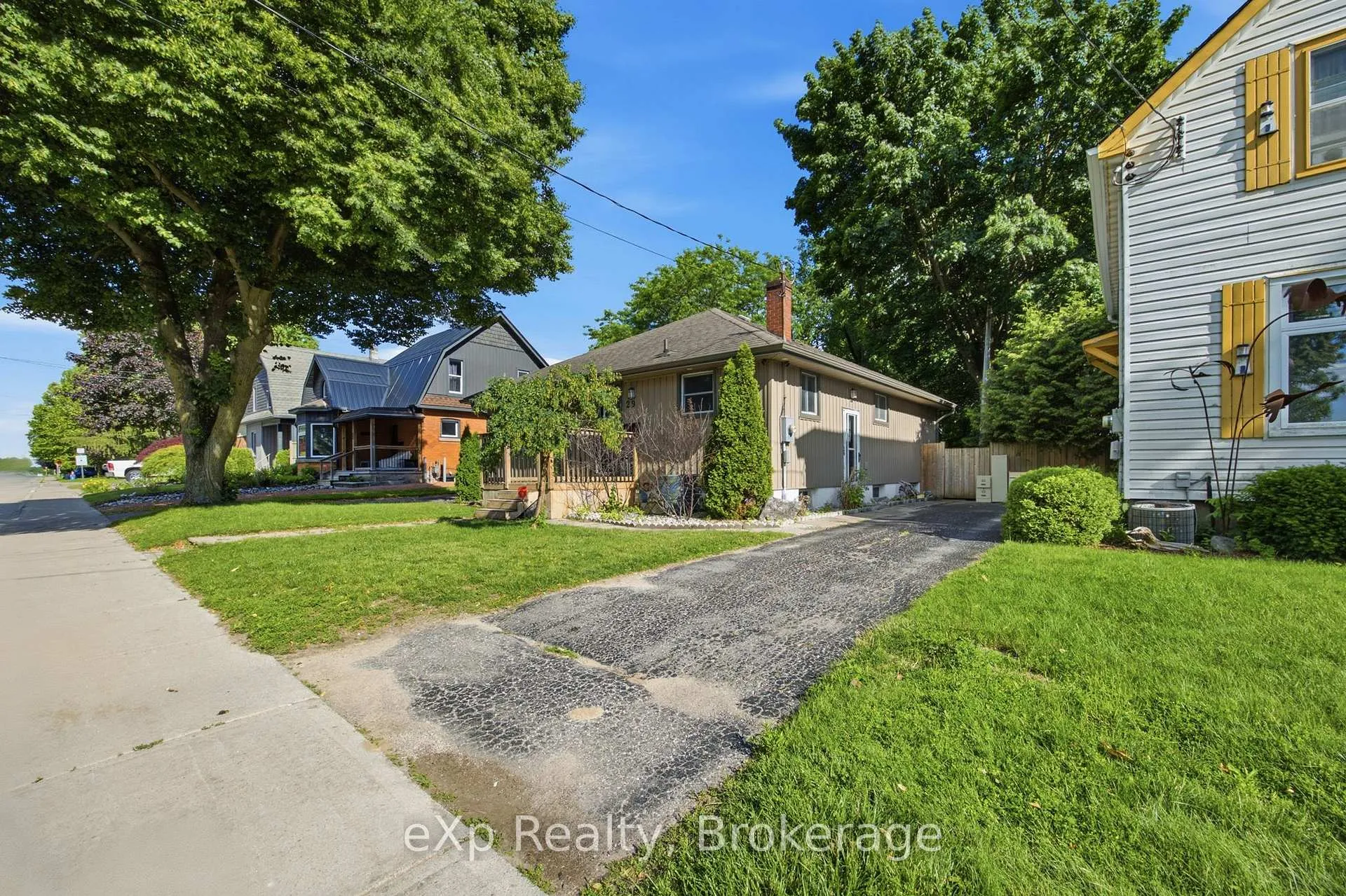 Photo 4 of 29 Concession Street E, Tillsonburg — HOMEH