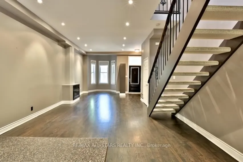 Photo 3 of 68 Macpherson Avenue, Toronto, The Annex — HOMEH