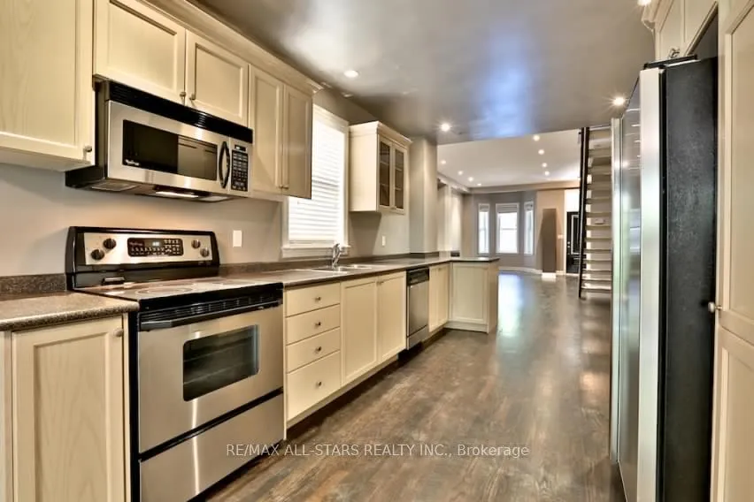 Photo 5 of 68 Macpherson Avenue, Toronto, The Annex — HOMEH