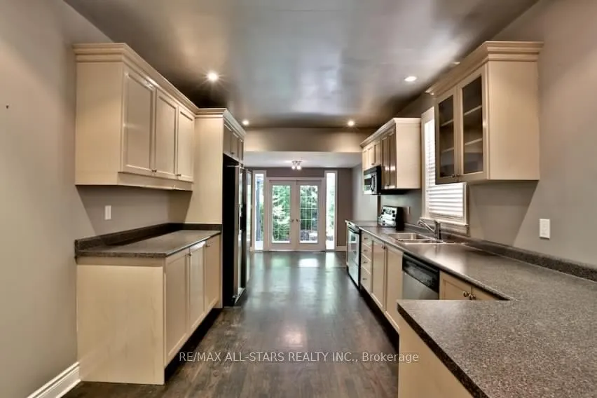 Photo 6 of 68 Macpherson Avenue, Toronto, The Annex — HOMEH