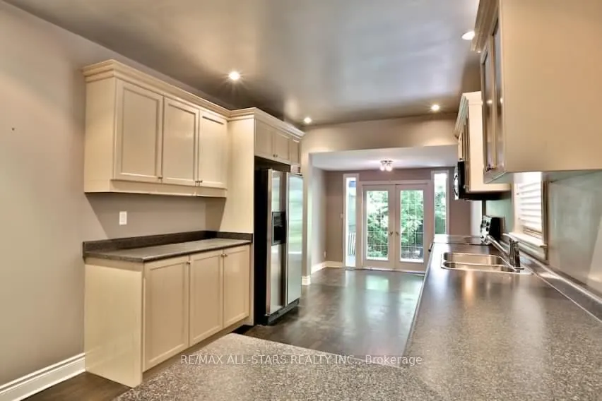 Photo 7 of 68 Macpherson Avenue, Toronto, The Annex — HOMEH