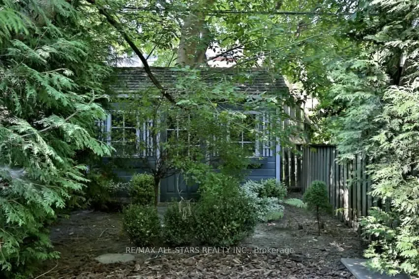 Photo 11 of 68 Macpherson Avenue, Toronto, The Annex — HOMEH