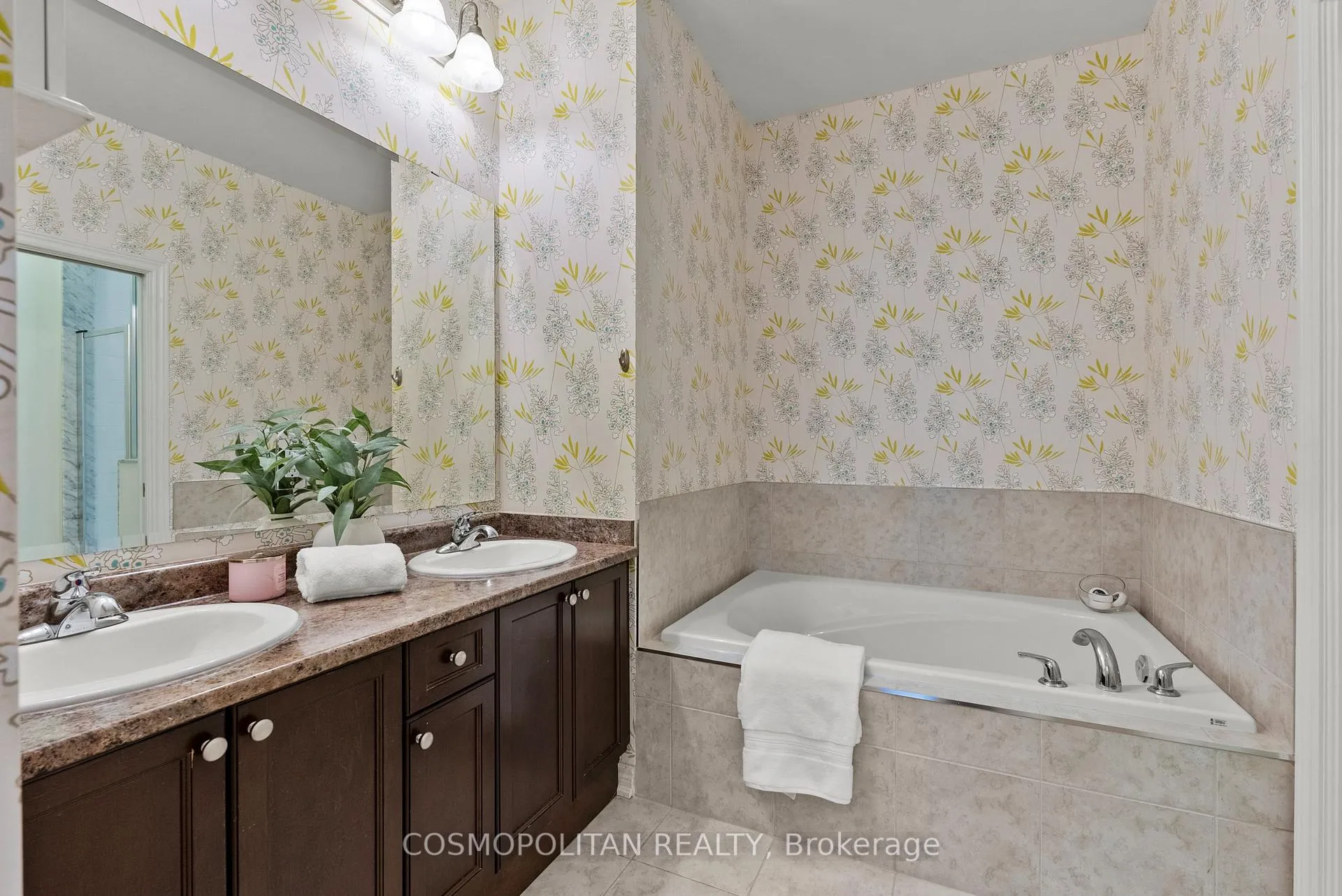 Photo 5 of 4359 Chemonda Street, Niagara Falls, Lyons Creek — HOMEH