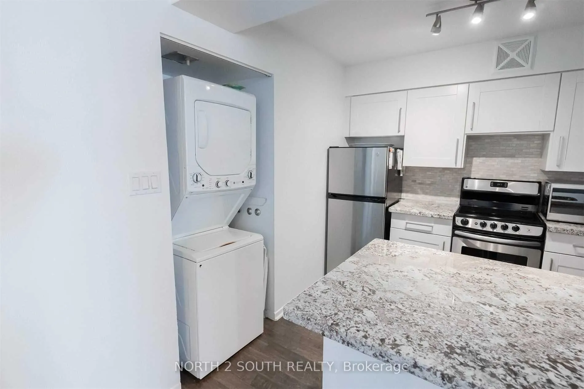 Photo 6 of Unit 704, 44 St Joseph Street, Toronto, Bay Street Corridor — HOMEH