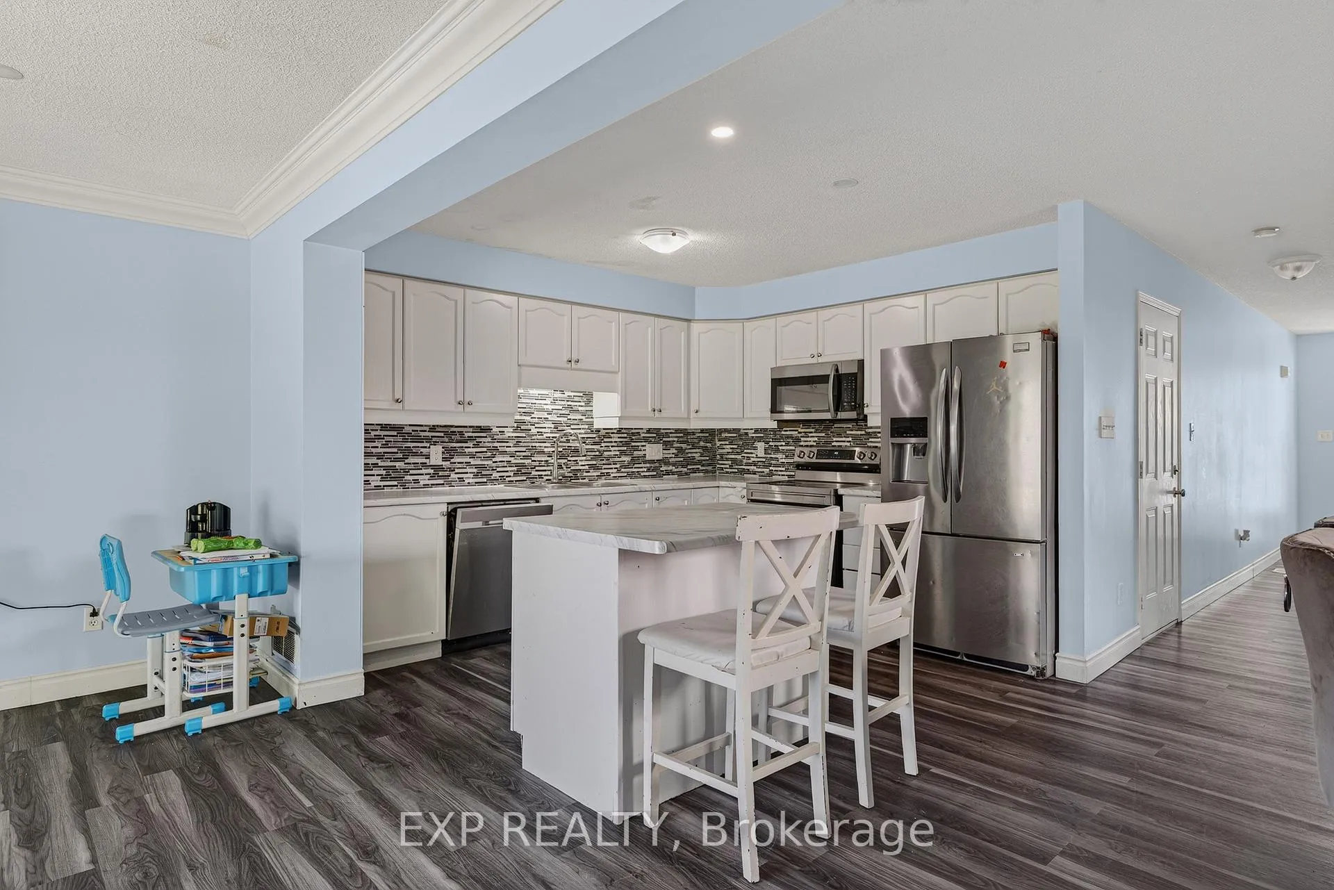Photo 6 of 196 Max Becker Drive, Kitchener, Larentian West — HOMEH