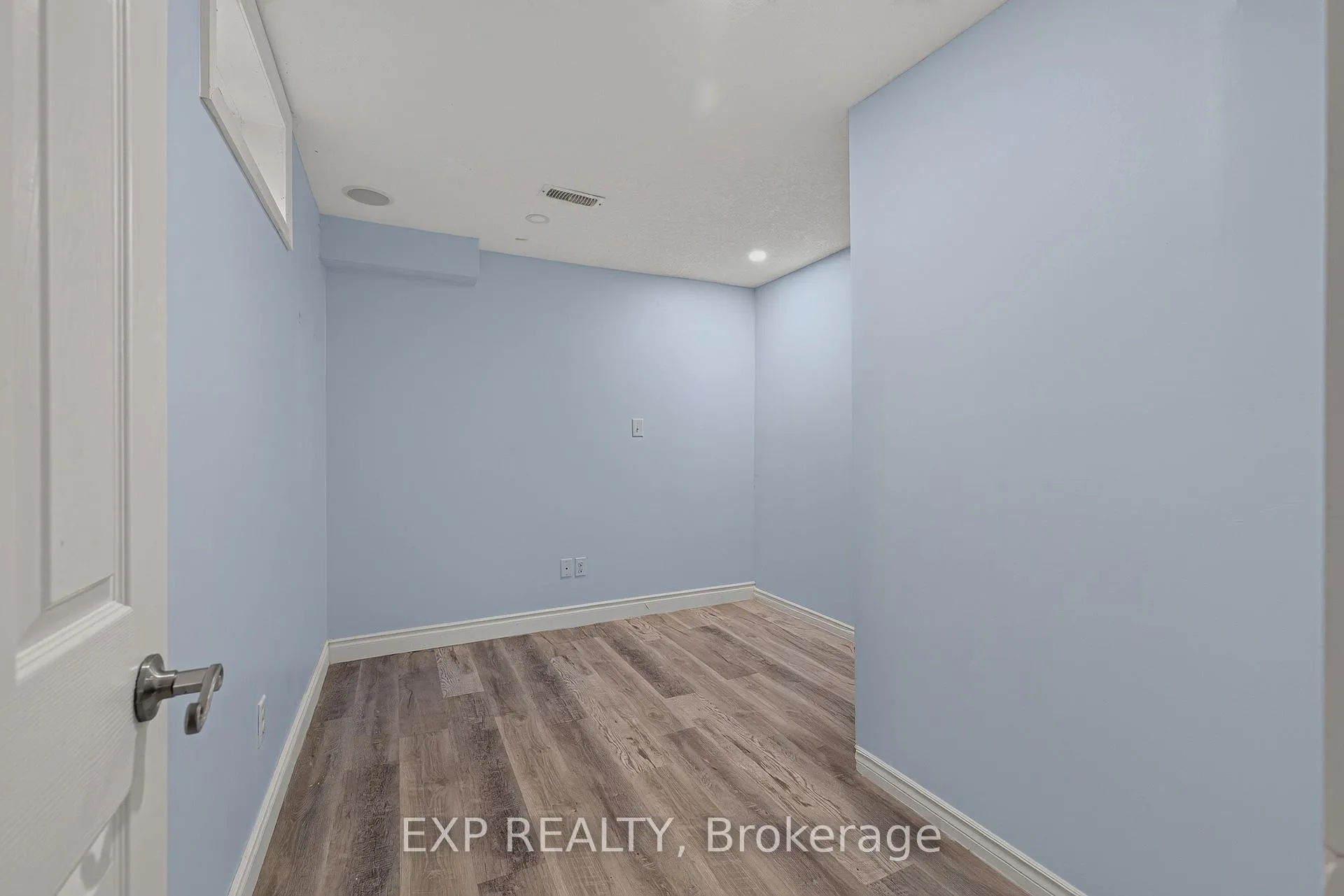 Photo 24 of 196 Max Becker Drive, Kitchener, Larentian West — HOMEH