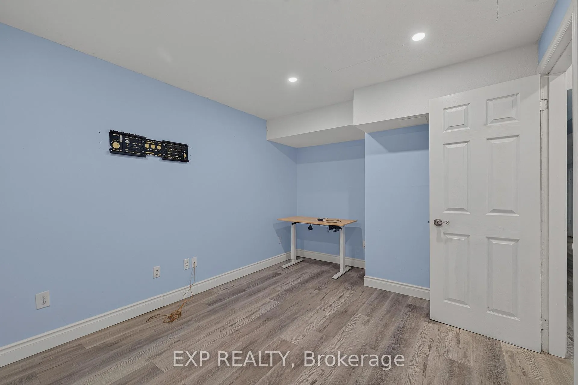 Photo 26 of 196 Max Becker Drive, Kitchener, Larentian West — HOMEH