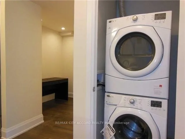 Photo 7 of Unit 128, 1 Old Mill Drive, Toronto, High Park-Swansea — HOMEH