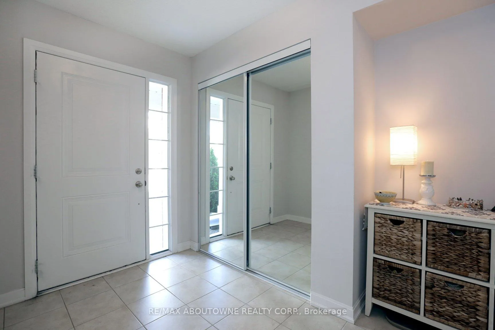 Photo 3 of Unit 126, 165 Hampshire Way, Milton, Dempsey — HOMEH