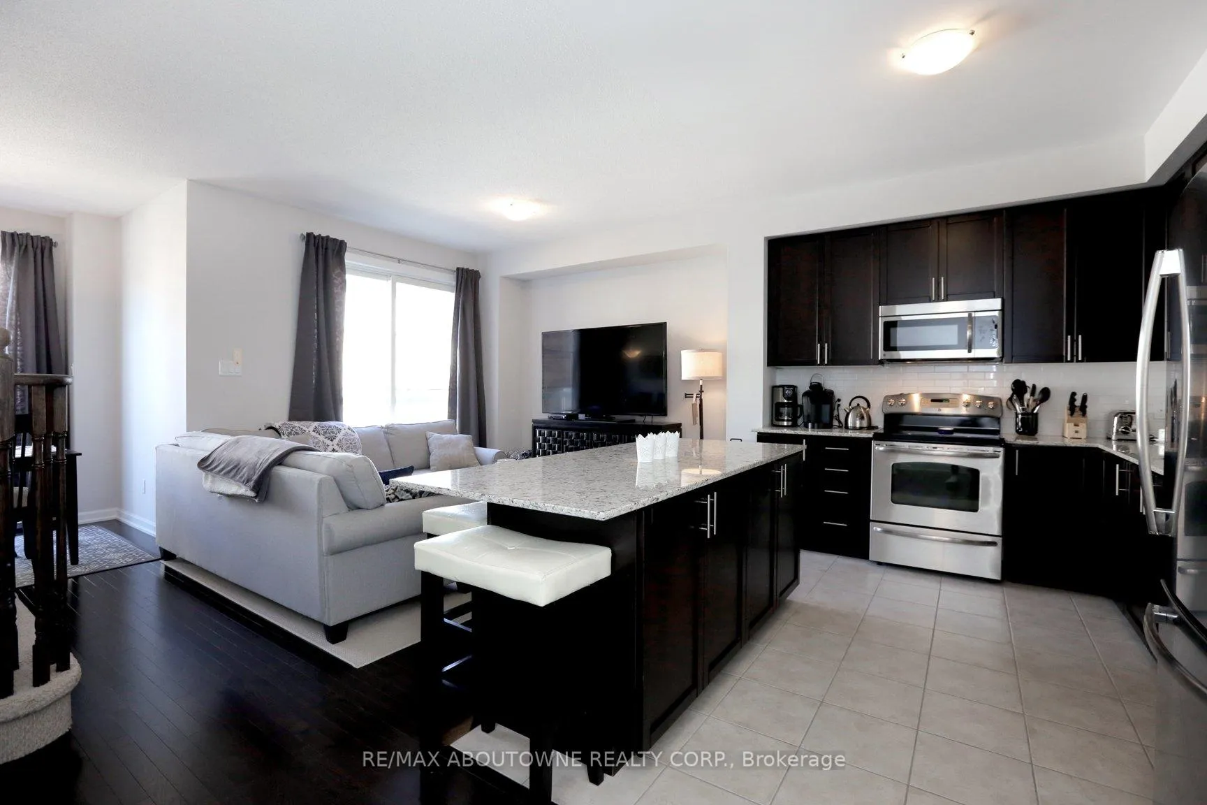 Photo 5 of Unit 126, 165 Hampshire Way, Milton, Dempsey — HOMEH