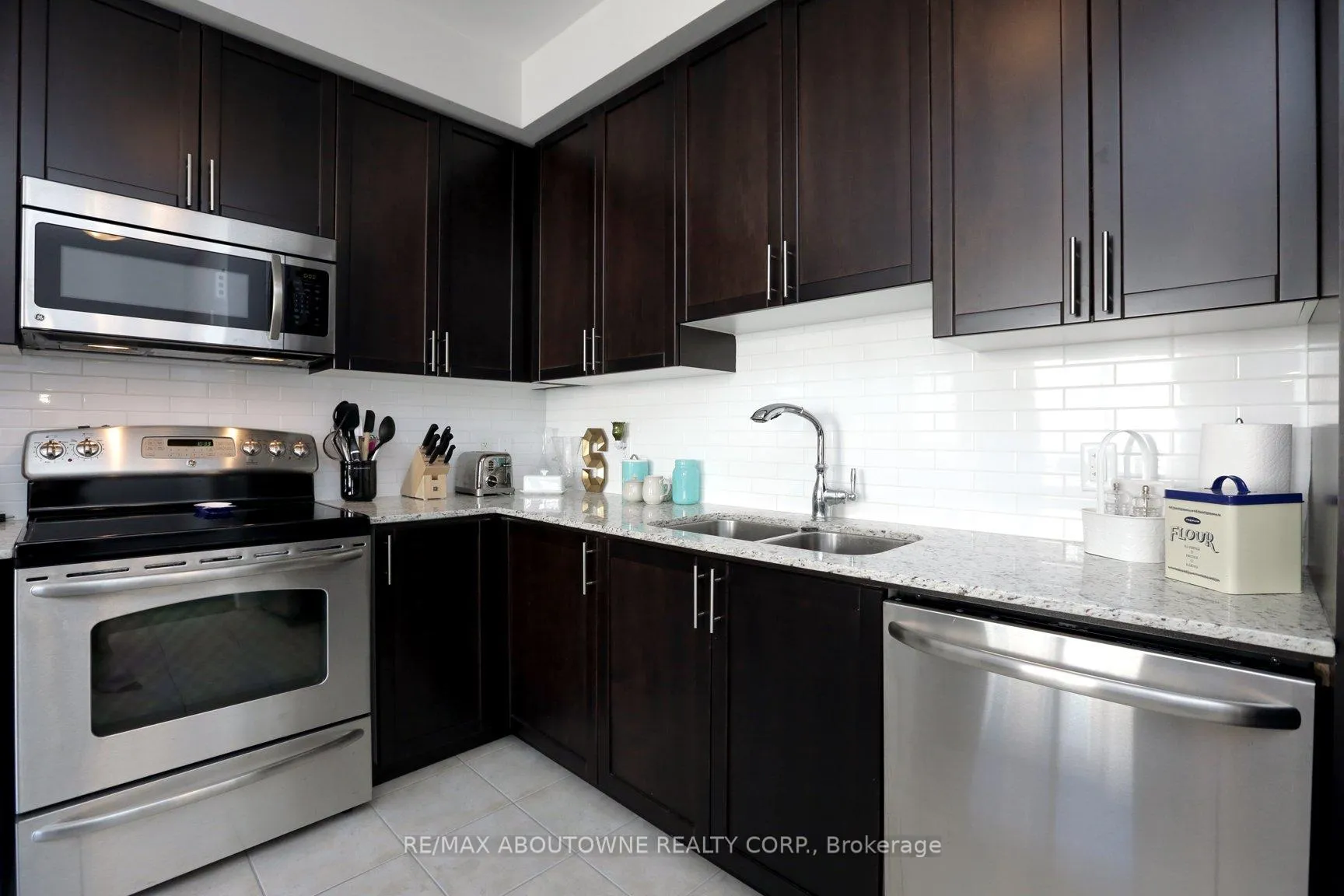 Photo 7 of Unit 126, 165 Hampshire Way, Milton, Dempsey — HOMEH