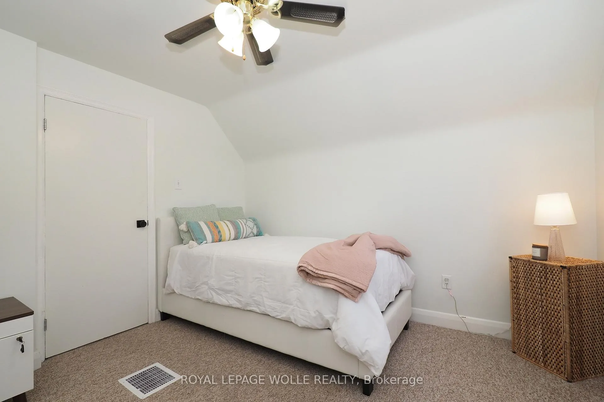 Photo 33 of 784 Elizabeth Street, Kitchener, Northward — HOMEH
