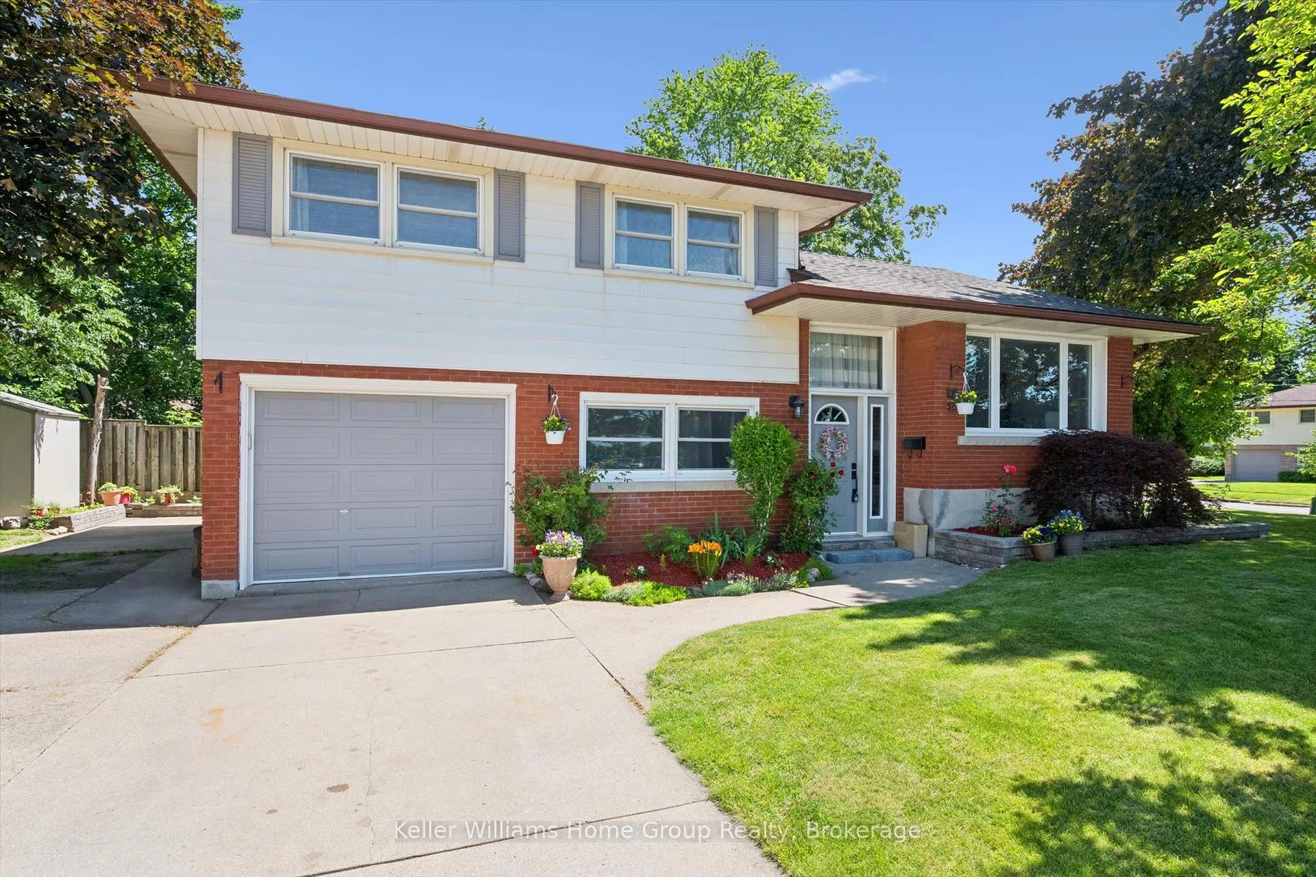 Photo 1 of 44 Meyer Drive, Guelph, St. George's — HOMEH