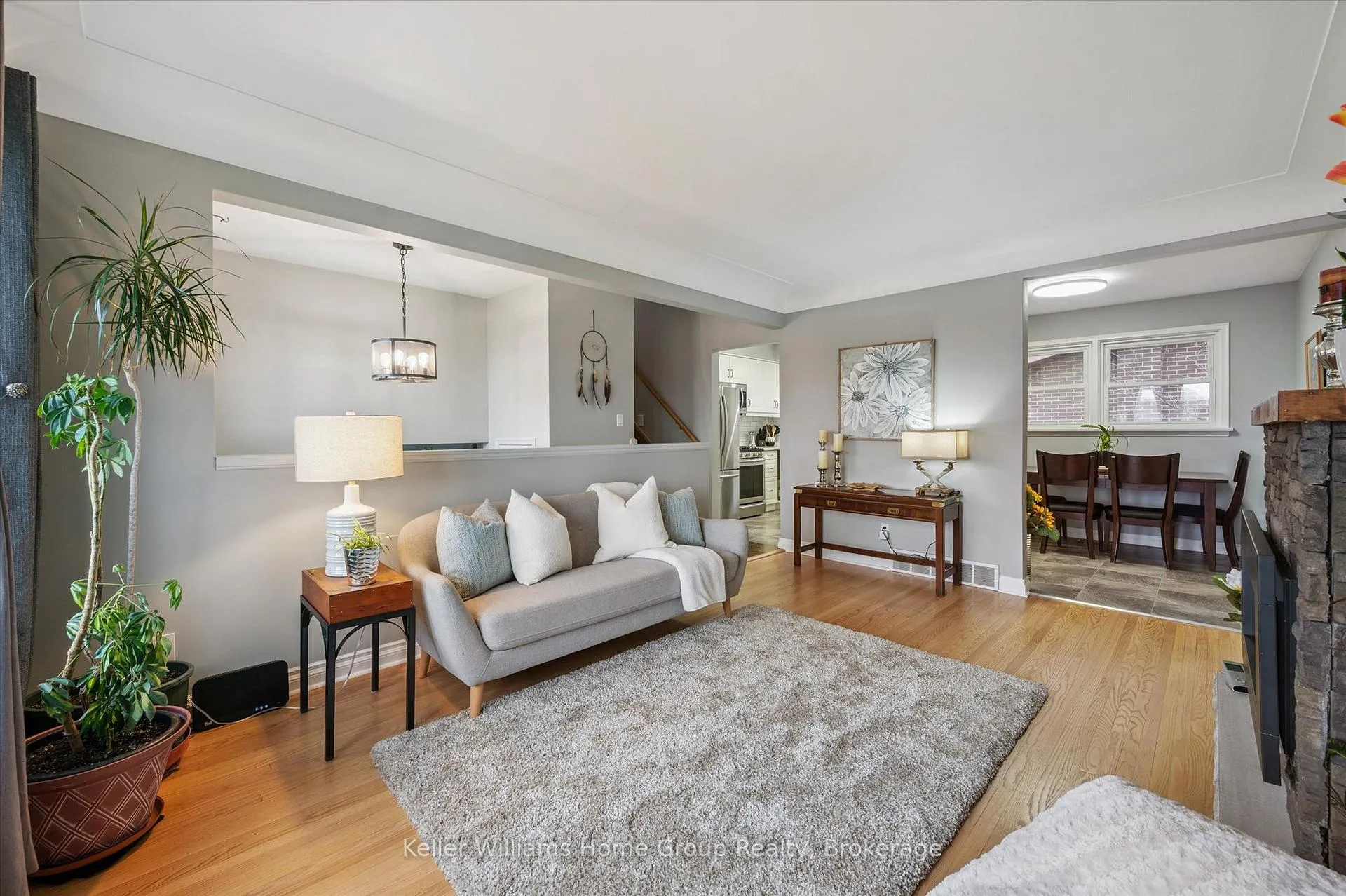 Photo 2 of 44 Meyer Drive, Guelph, St. George's — HOMEH