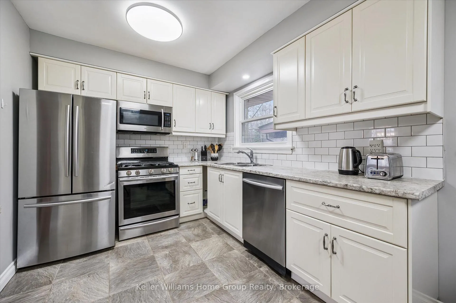Photo 3 of 44 Meyer Drive, Guelph, St. George's — HOMEH