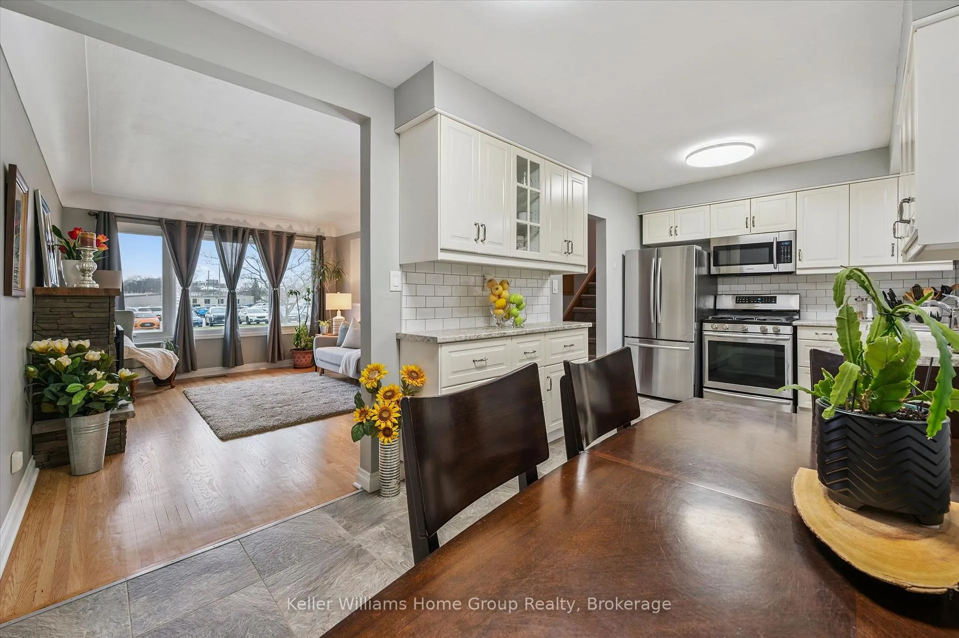 Photo 4 of 44 Meyer Drive, Guelph, St. George's — HOMEH