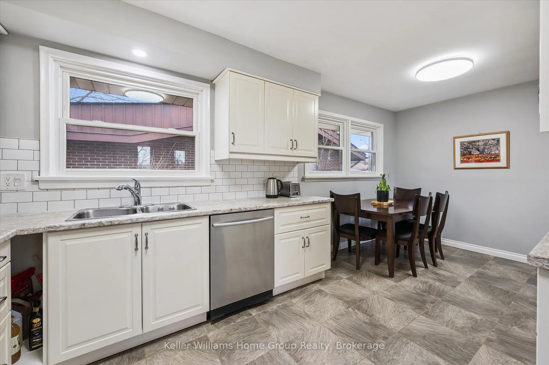 Photo 16 of 44 Meyer Drive, Guelph, St. George's — HOMEH