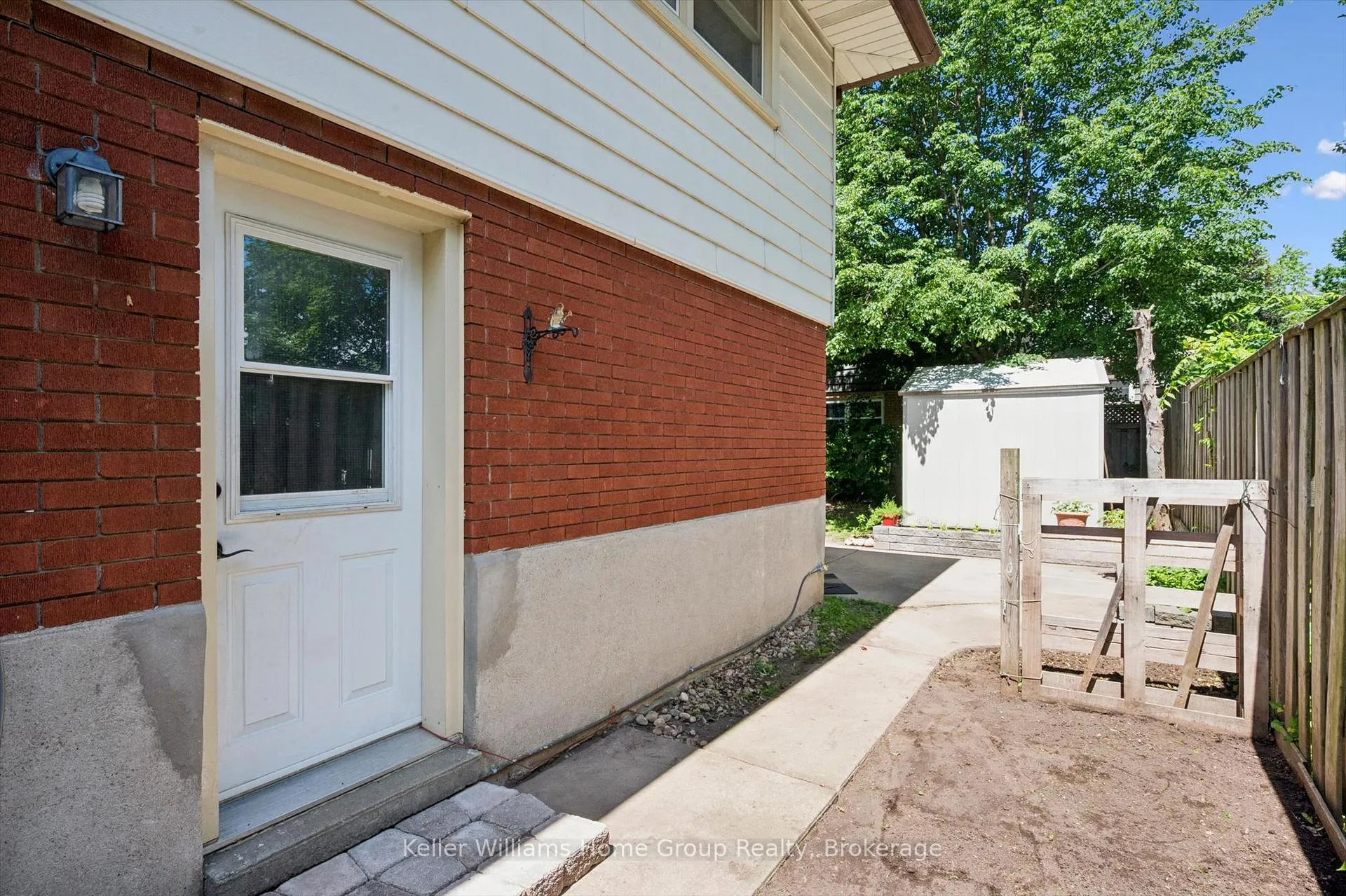 Photo 32 of 44 Meyer Drive, Guelph, St. George's — HOMEH