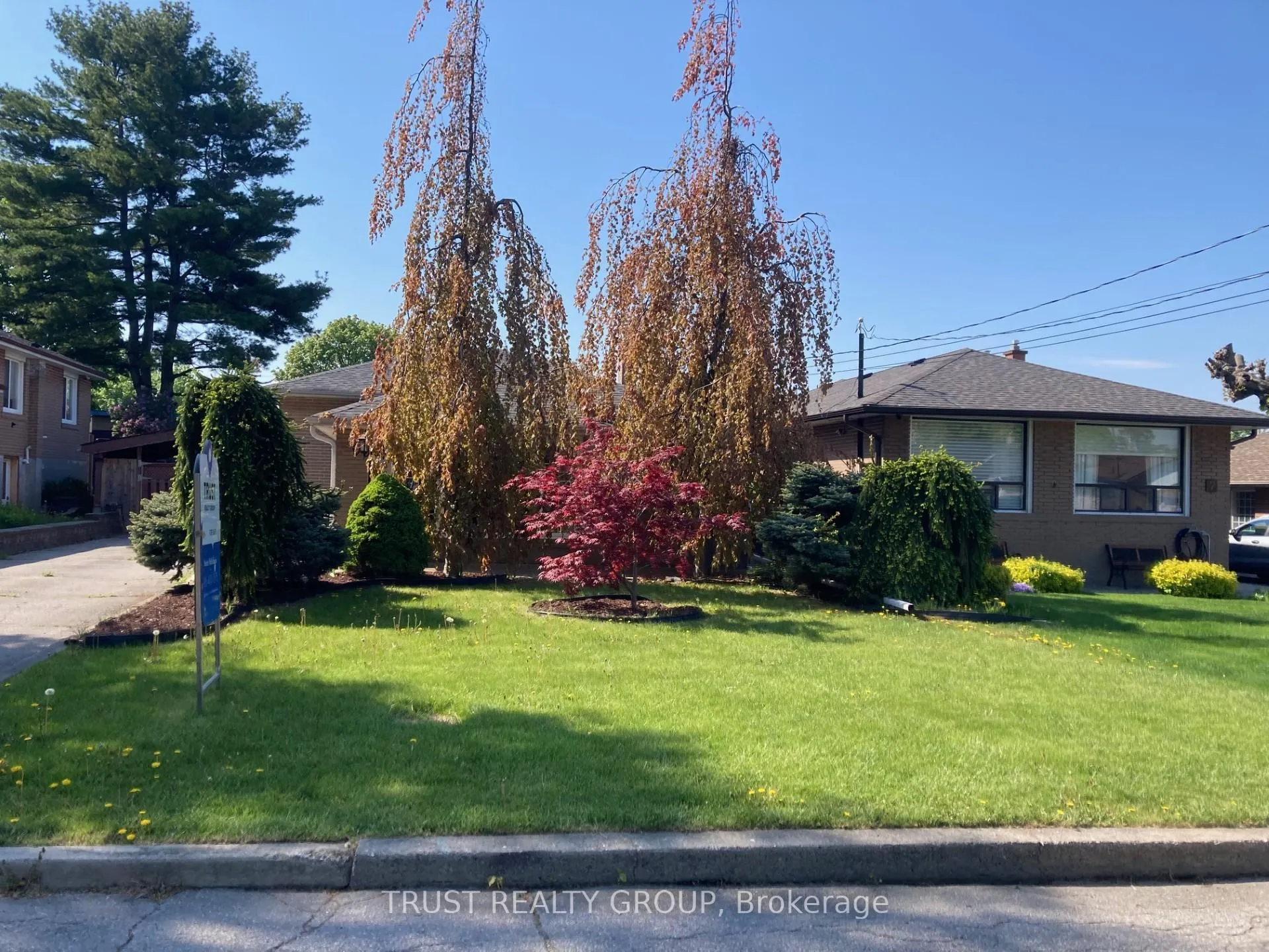 Photo 1 of 9 Del Ria Drive, North York, Maple Leaf — HOMEH