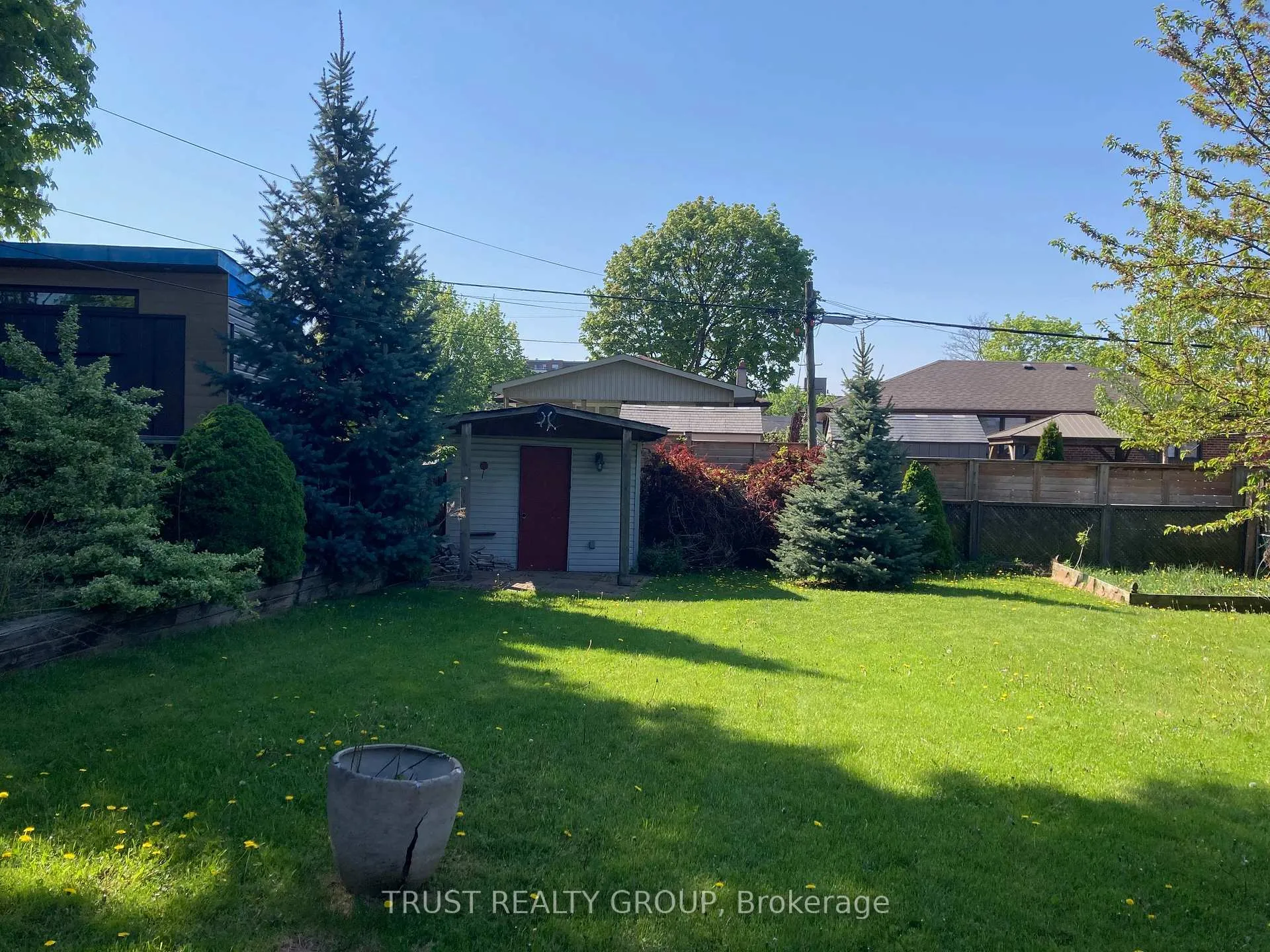 Photo 6 of 9 Del Ria Drive, North York, Maple Leaf — HOMEH