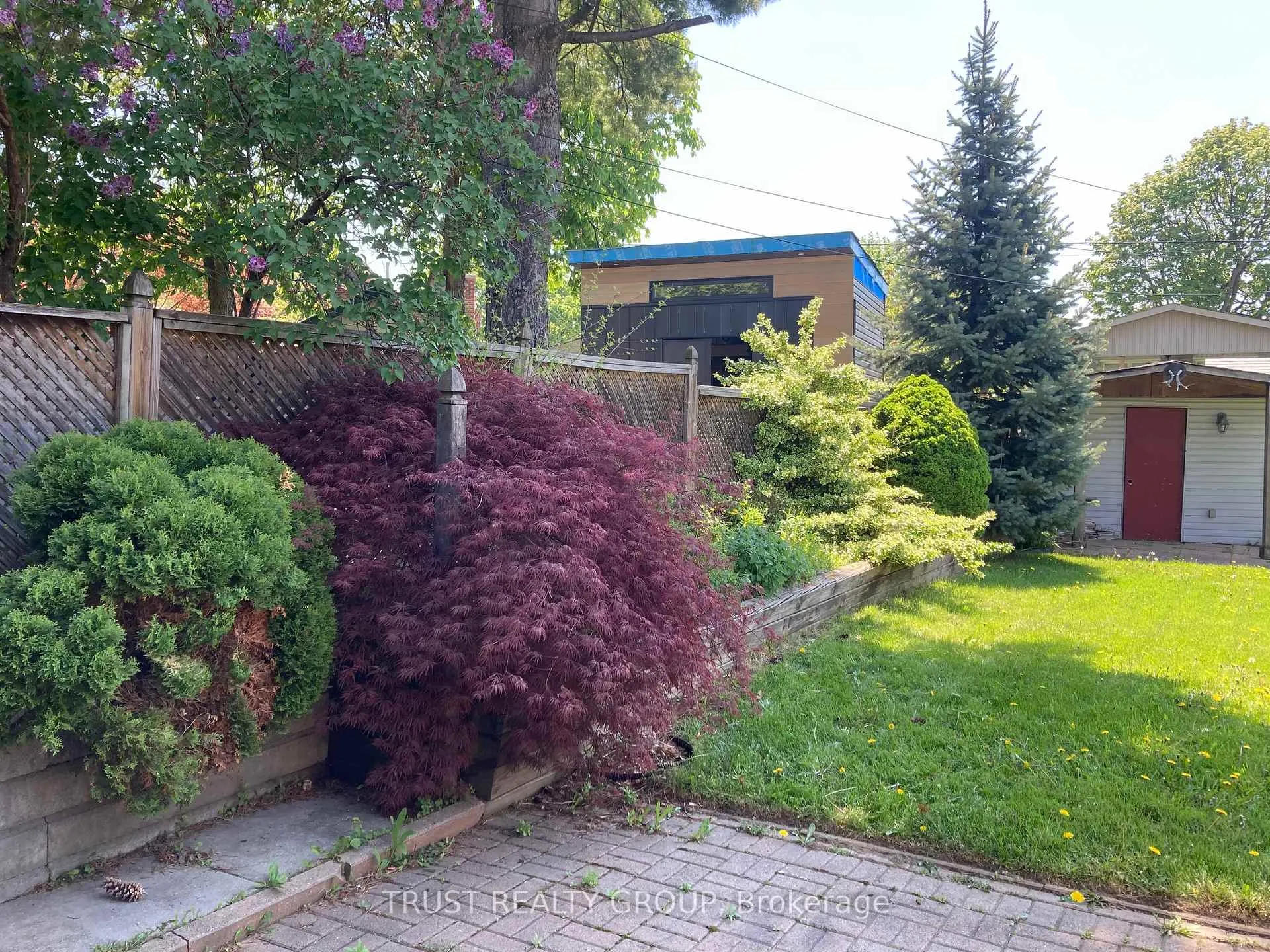 Photo 7 of 9 Del Ria Drive, North York, Maple Leaf — HOMEH