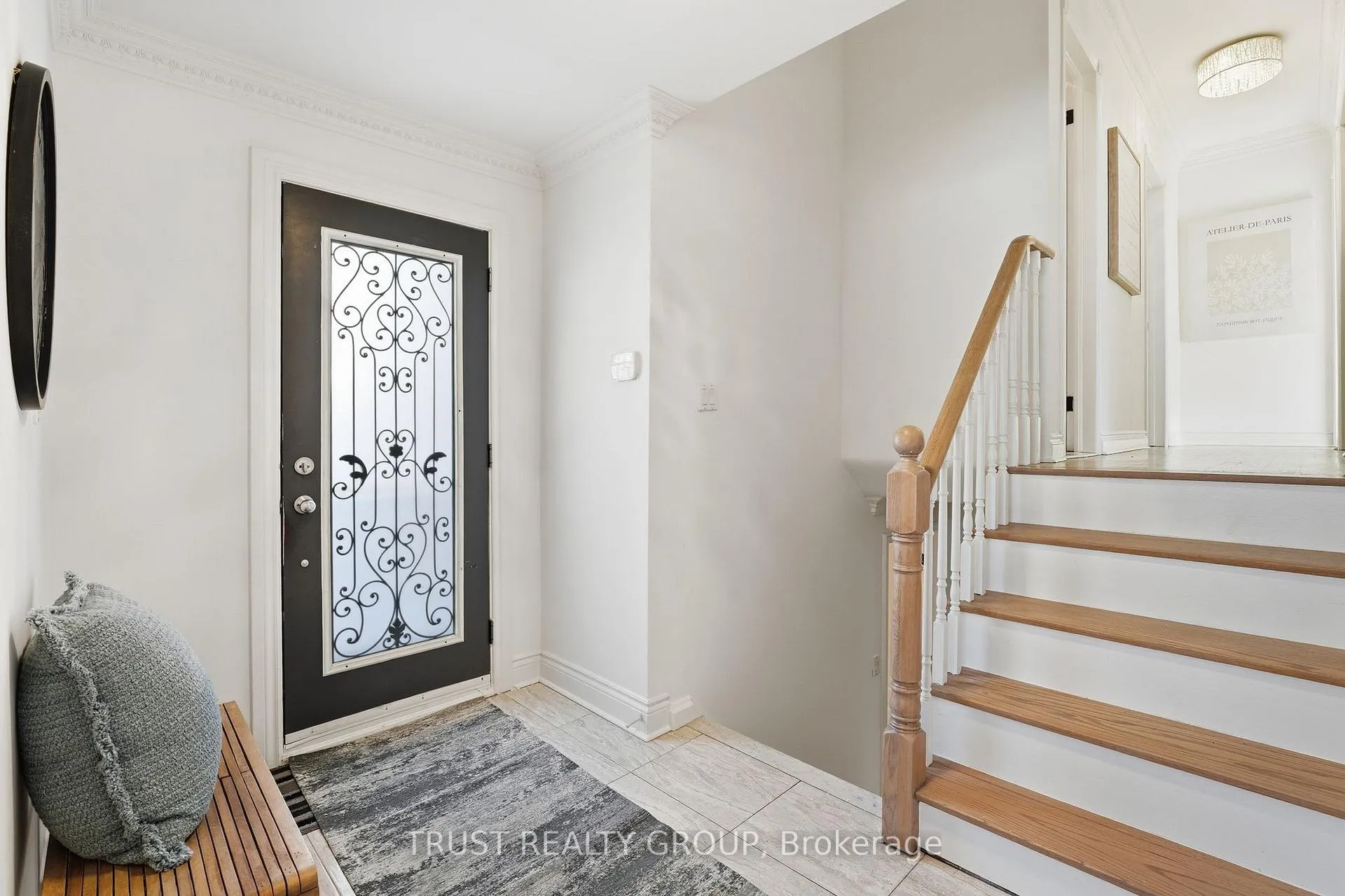 Photo 8 of 9 Del Ria Drive, North York, Maple Leaf — HOMEH
