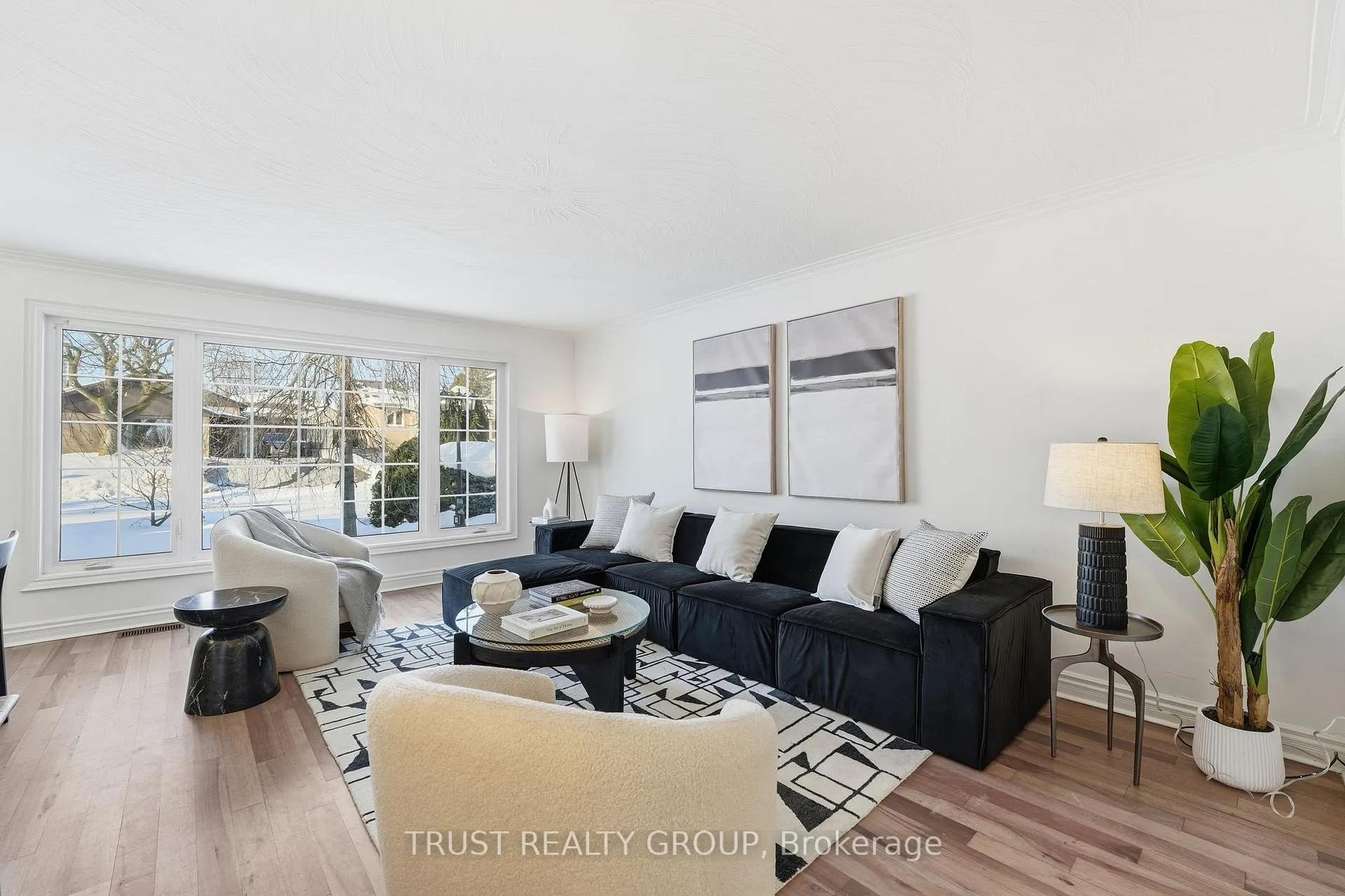 Photo 10 of 9 Del Ria Drive, North York, Maple Leaf — HOMEH