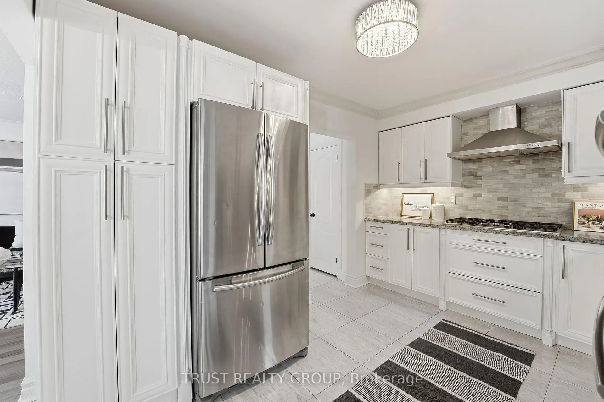 Photo 16 of 9 Del Ria Drive, North York, Maple Leaf — HOMEH