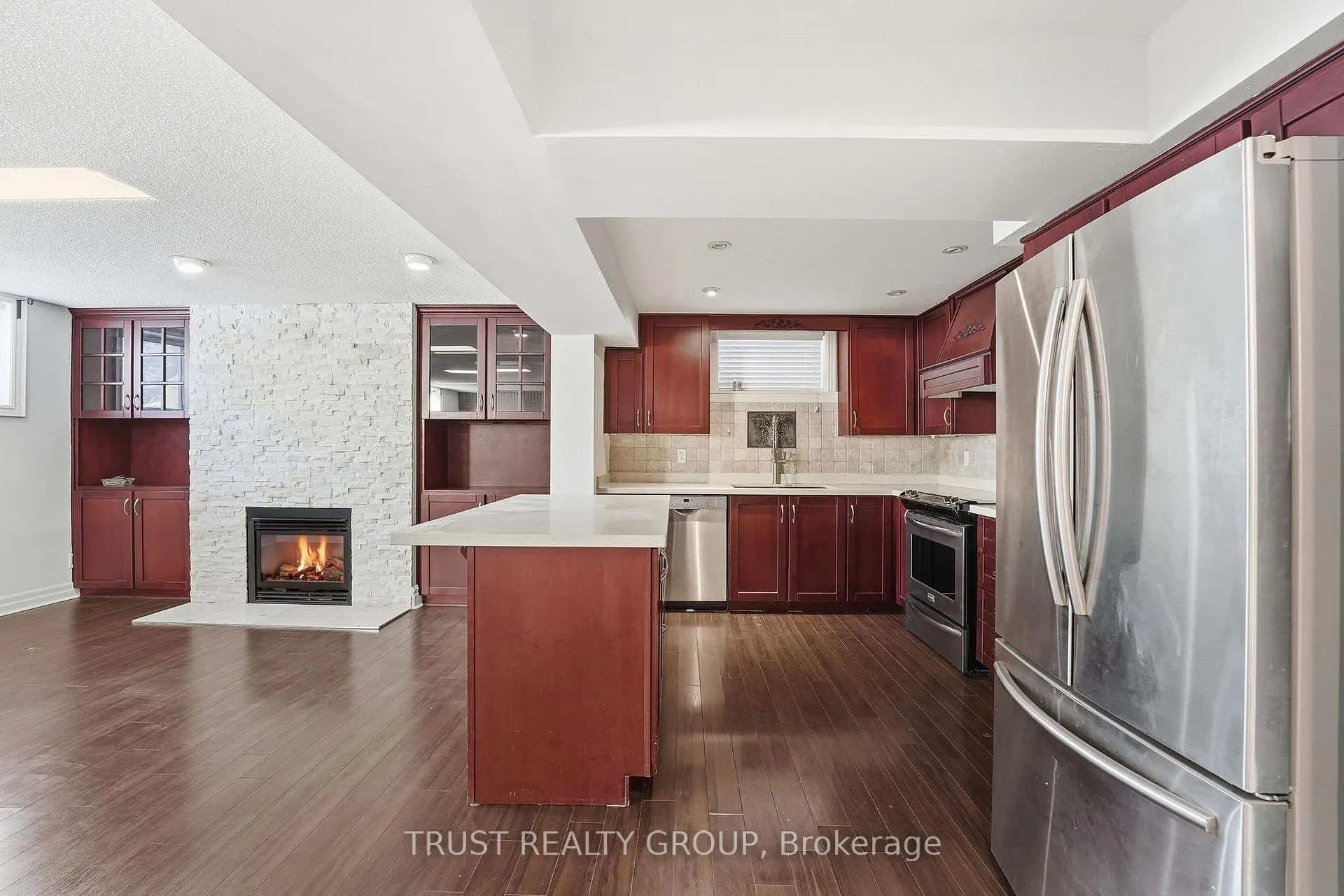 Photo 22 of 9 Del Ria Drive, North York, Maple Leaf — HOMEH