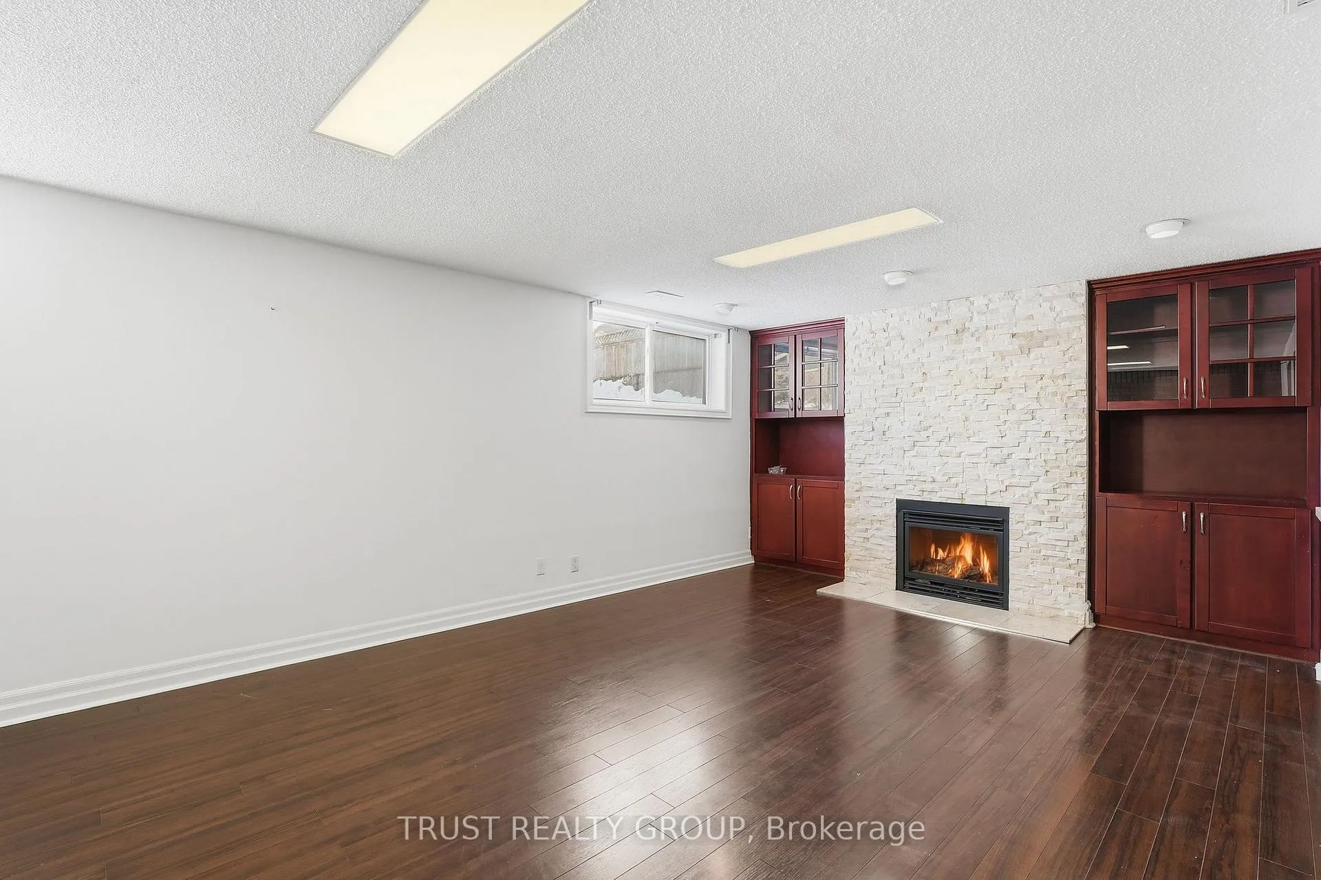 Photo 24 of 9 Del Ria Drive, North York, Maple Leaf — HOMEH
