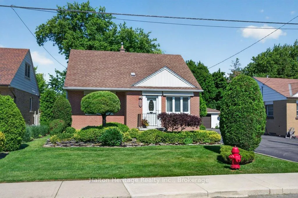 Photo 2 of 476 East 37th Street, Hamilton, Macassa — HOMEH