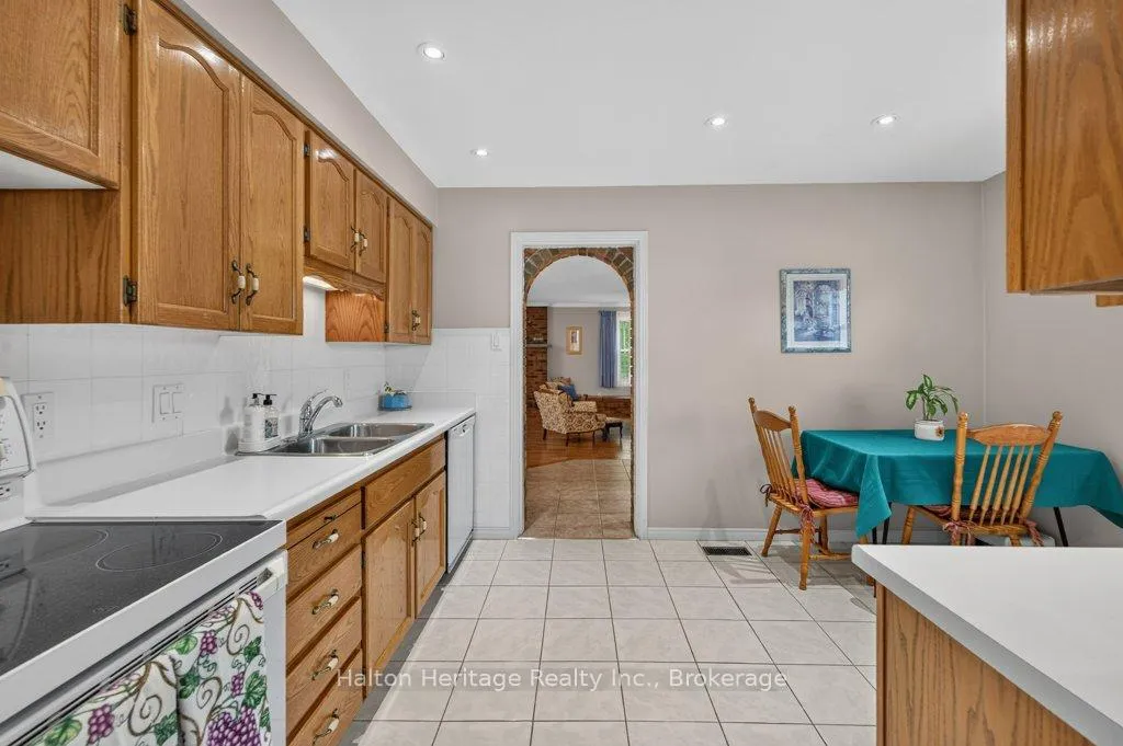 Photo 9 of 476 East 37th Street, Hamilton, Macassa — HOMEH