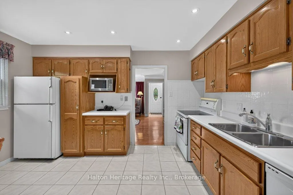 Photo 10 of 476 East 37th Street, Hamilton, Macassa — HOMEH