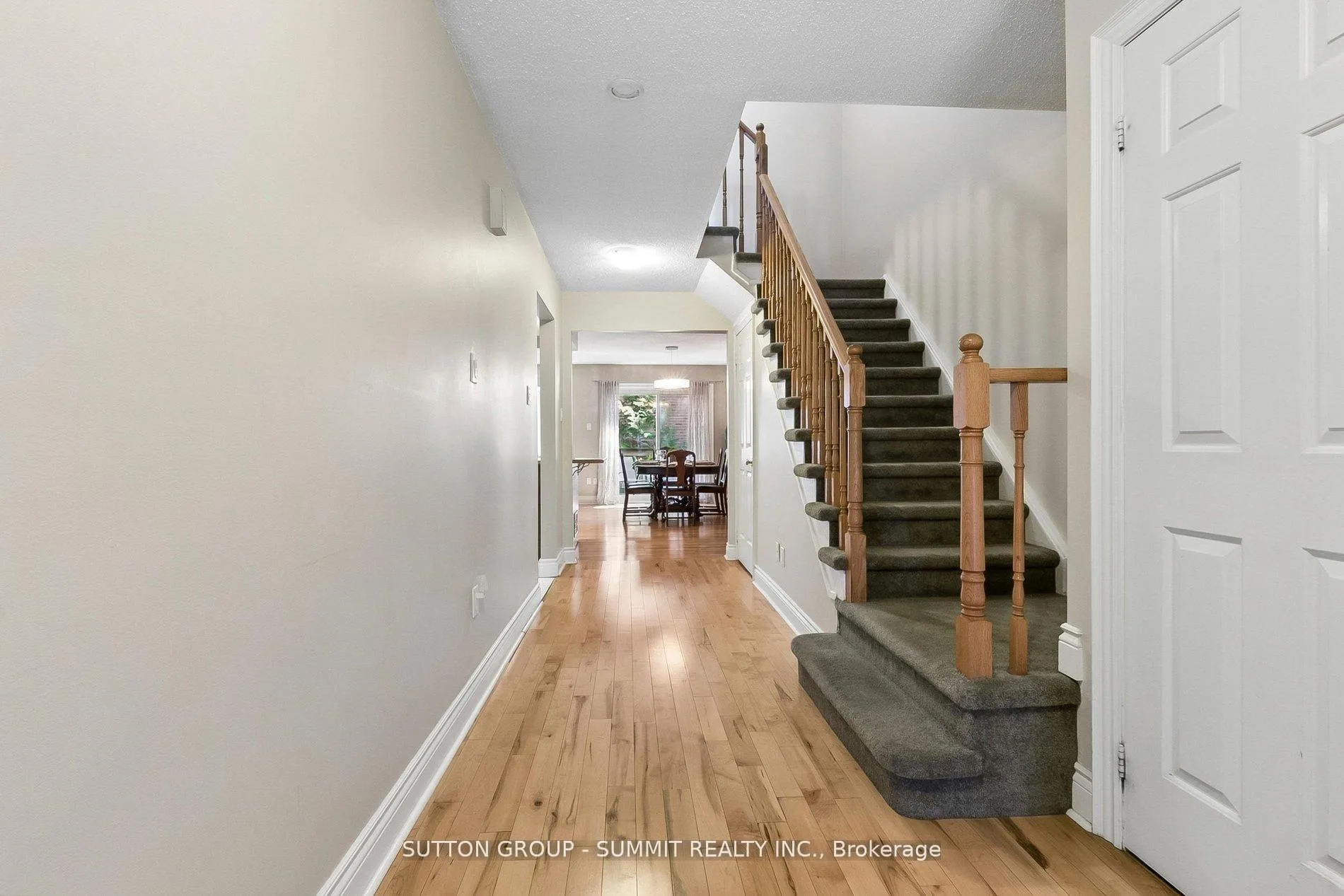 Photo 6 of 10 Tamarack Circle, Etobicoke, Kingsview Village-The Westway — HOMEH