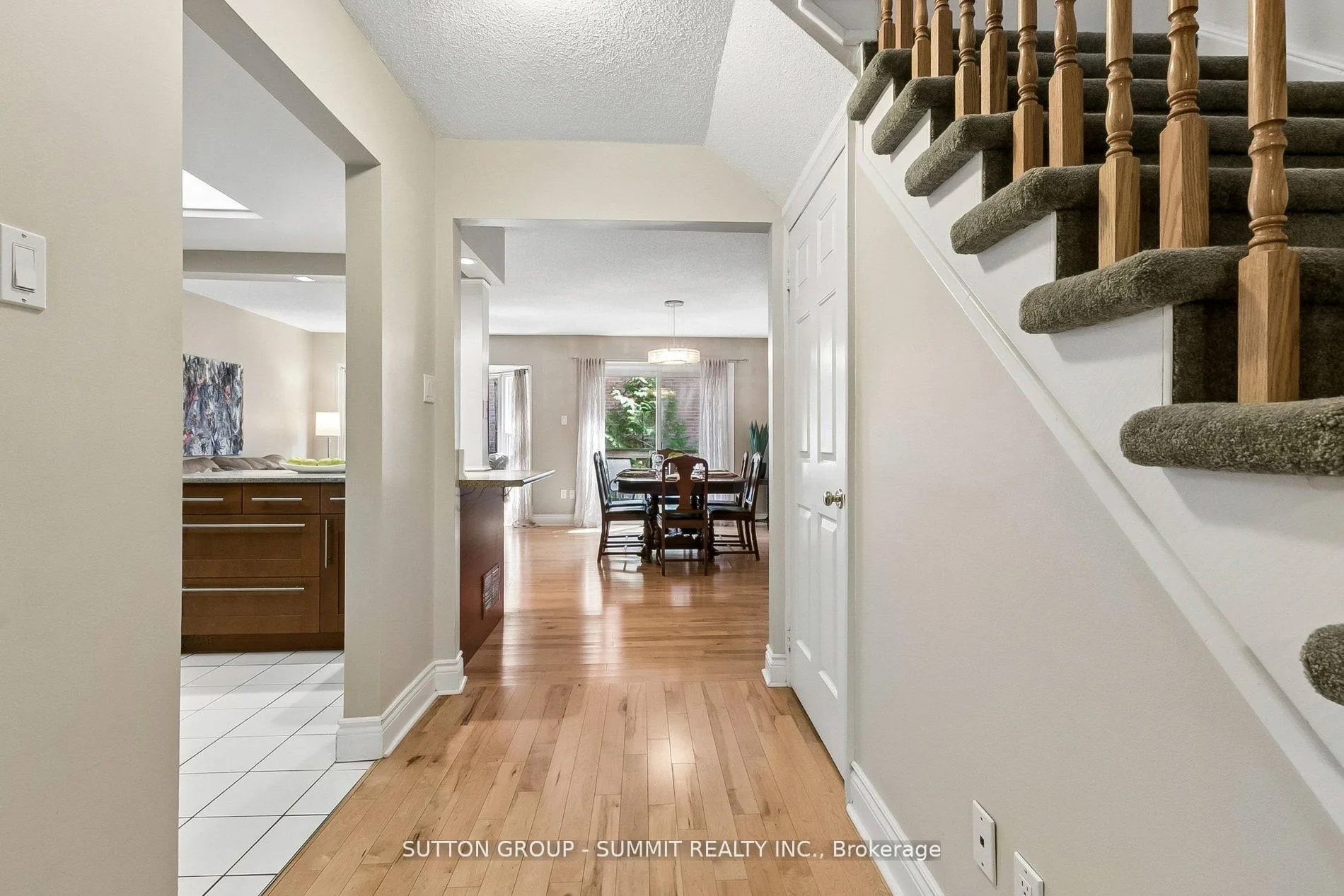 Photo 8 of 10 Tamarack Circle, Etobicoke, Kingsview Village-The Westway — HOMEH