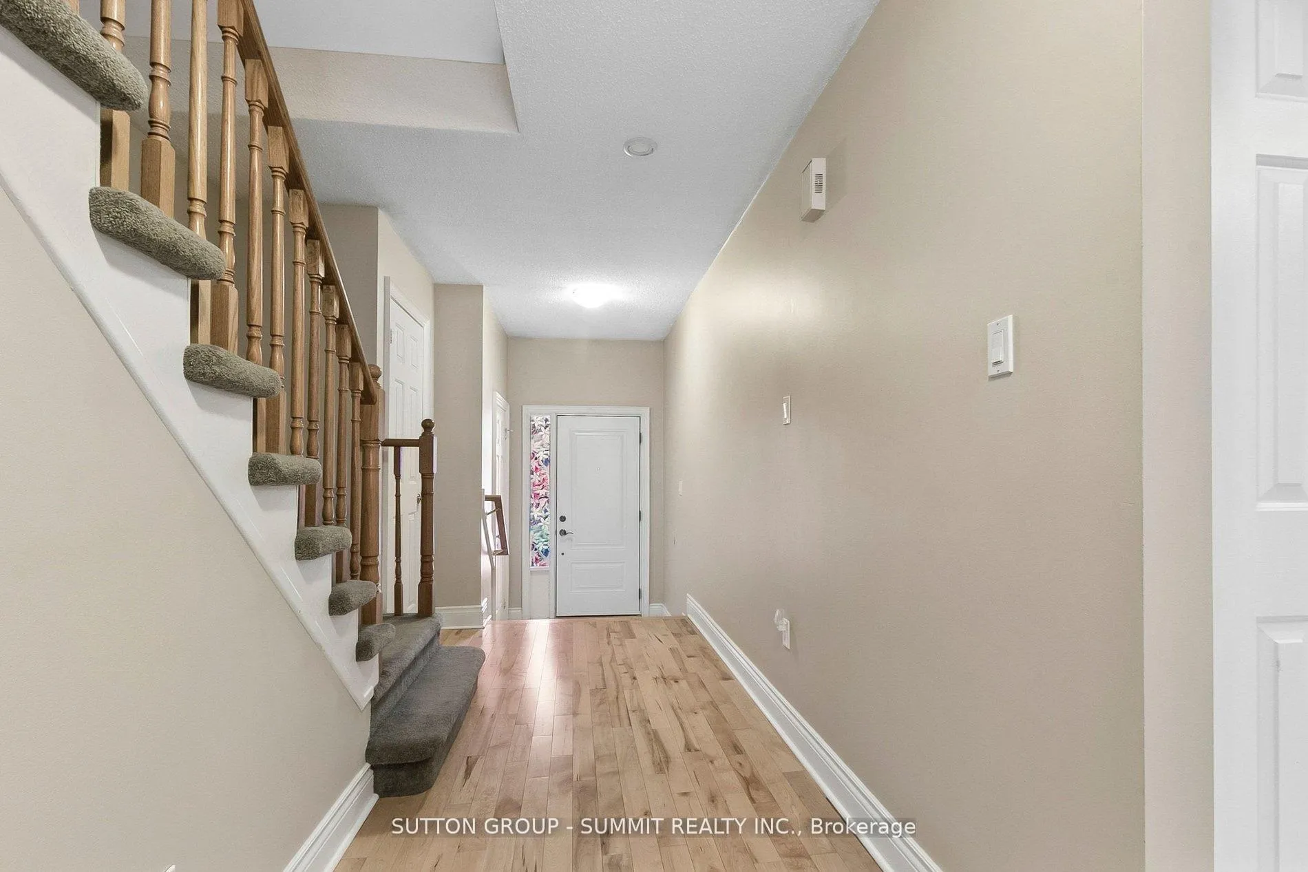 Photo 9 of 10 Tamarack Circle, Etobicoke, Kingsview Village-The Westway — HOMEH