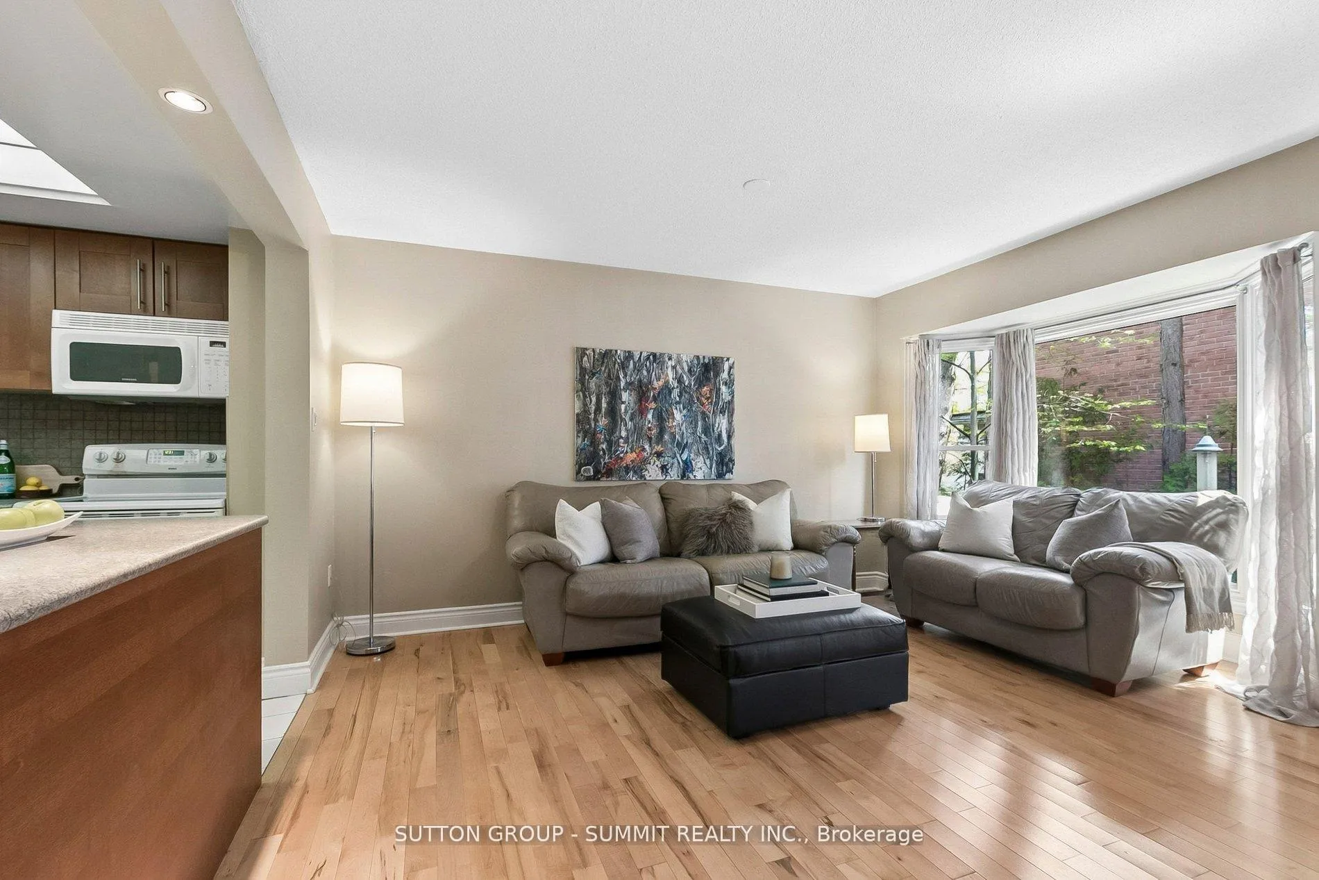 Photo 10 of 10 Tamarack Circle, Etobicoke, Kingsview Village-The Westway — HOMEH