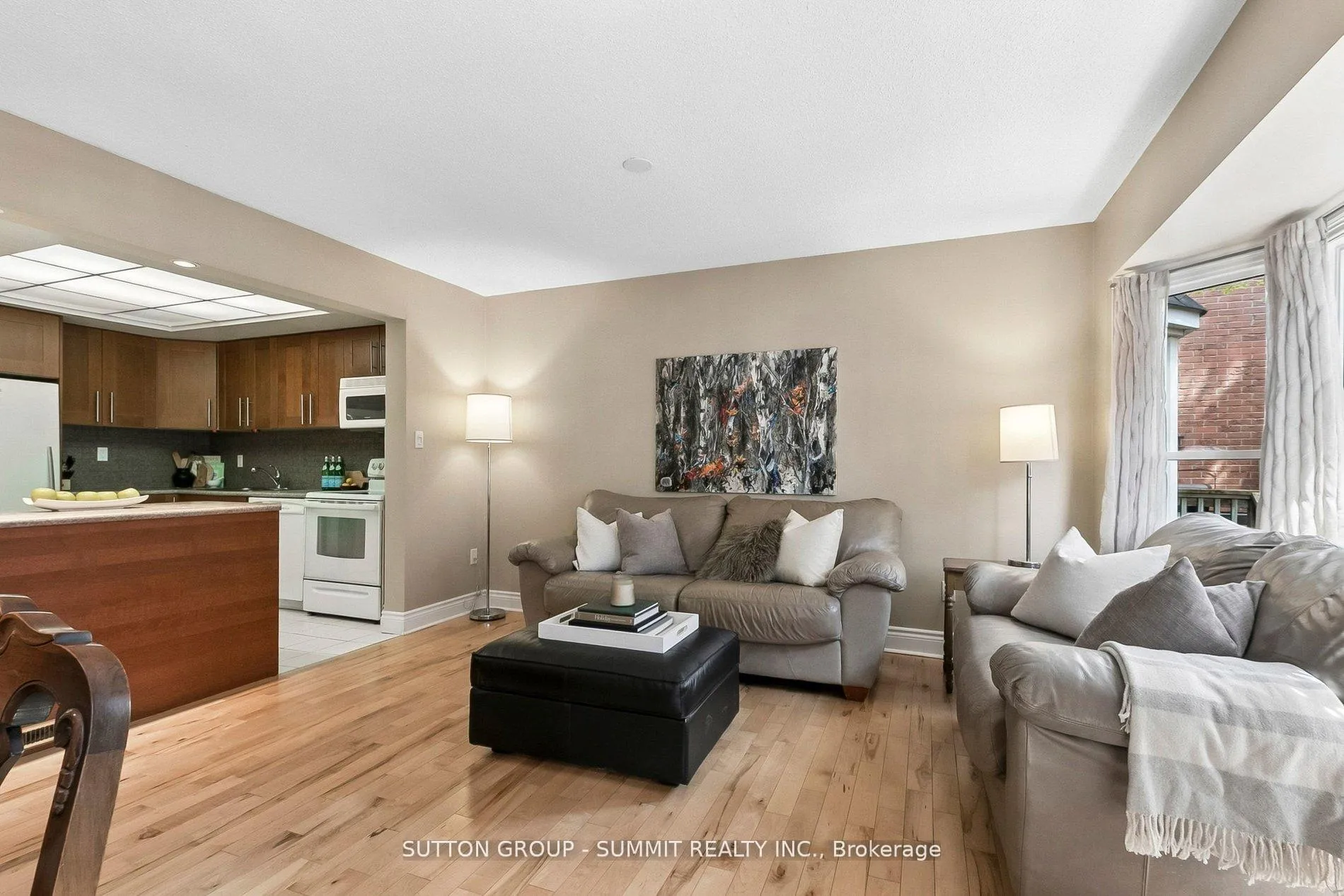 Photo 11 of 10 Tamarack Circle, Etobicoke, Kingsview Village-The Westway — HOMEH