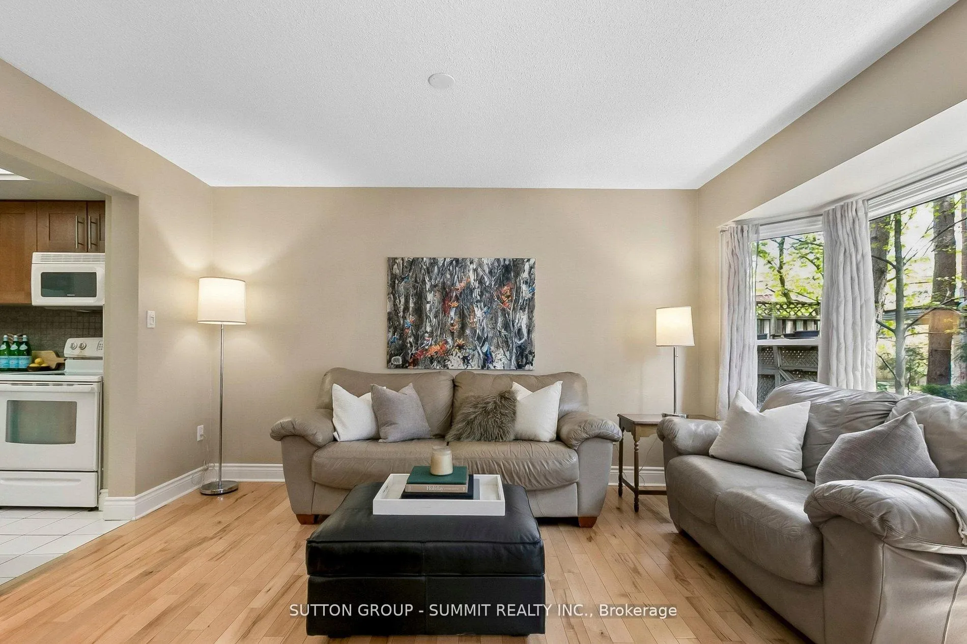 Photo 12 of 10 Tamarack Circle, Etobicoke, Kingsview Village-The Westway — HOMEH
