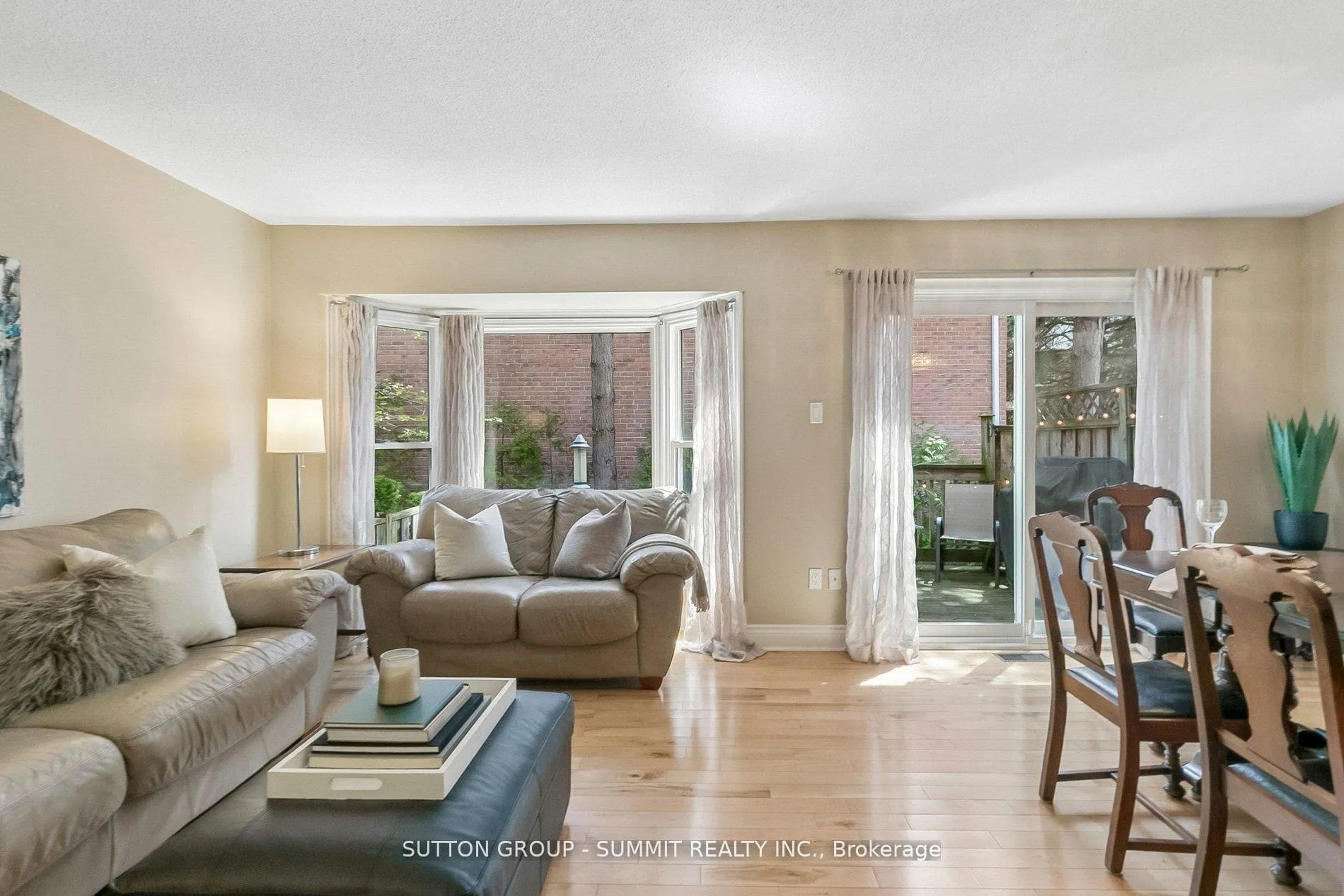 Photo 13 of 10 Tamarack Circle, Etobicoke, Kingsview Village-The Westway — HOMEH