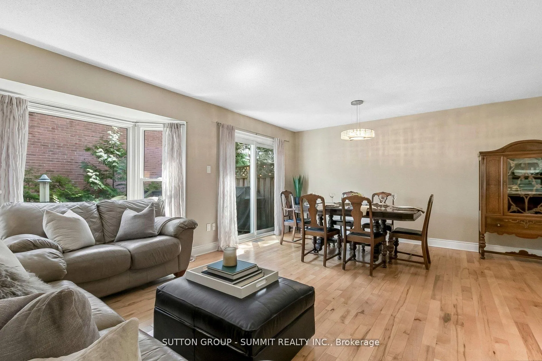 Photo 14 of 10 Tamarack Circle, Etobicoke, Kingsview Village-The Westway — HOMEH