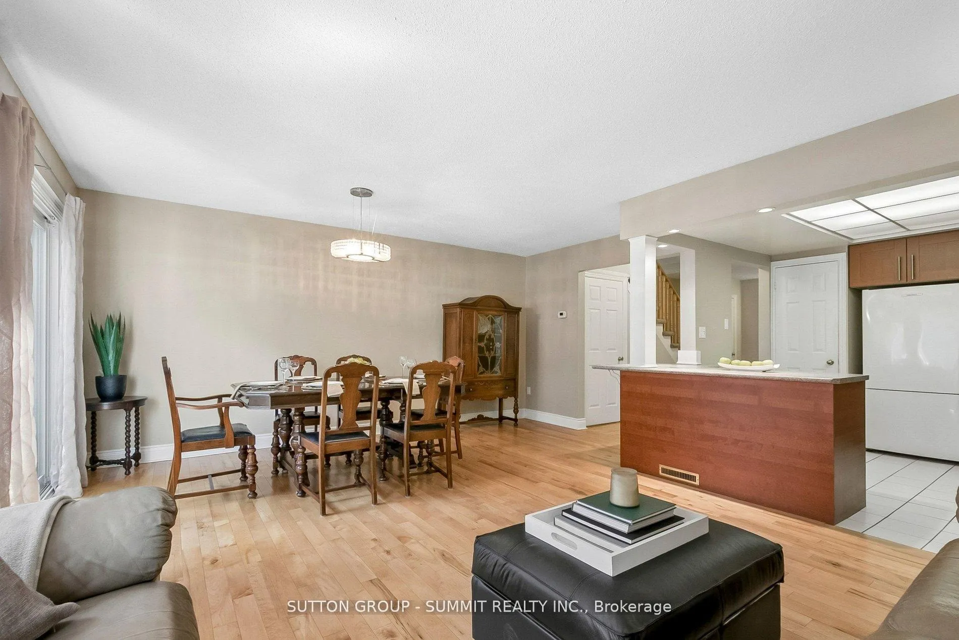 Photo 15 of 10 Tamarack Circle, Etobicoke, Kingsview Village-The Westway — HOMEH