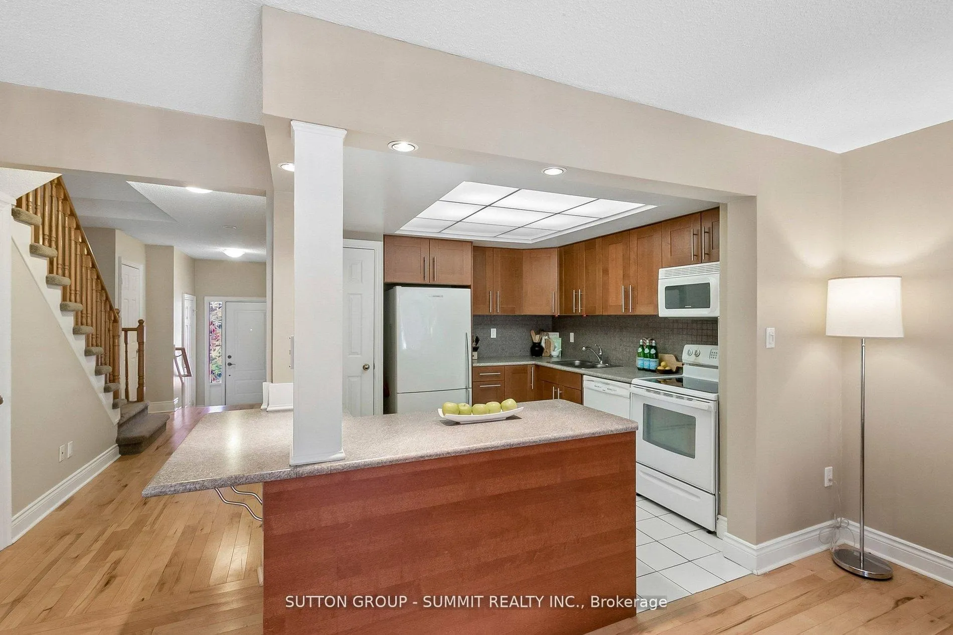 Photo 22 of 10 Tamarack Circle, Etobicoke, Kingsview Village-The Westway — HOMEH
