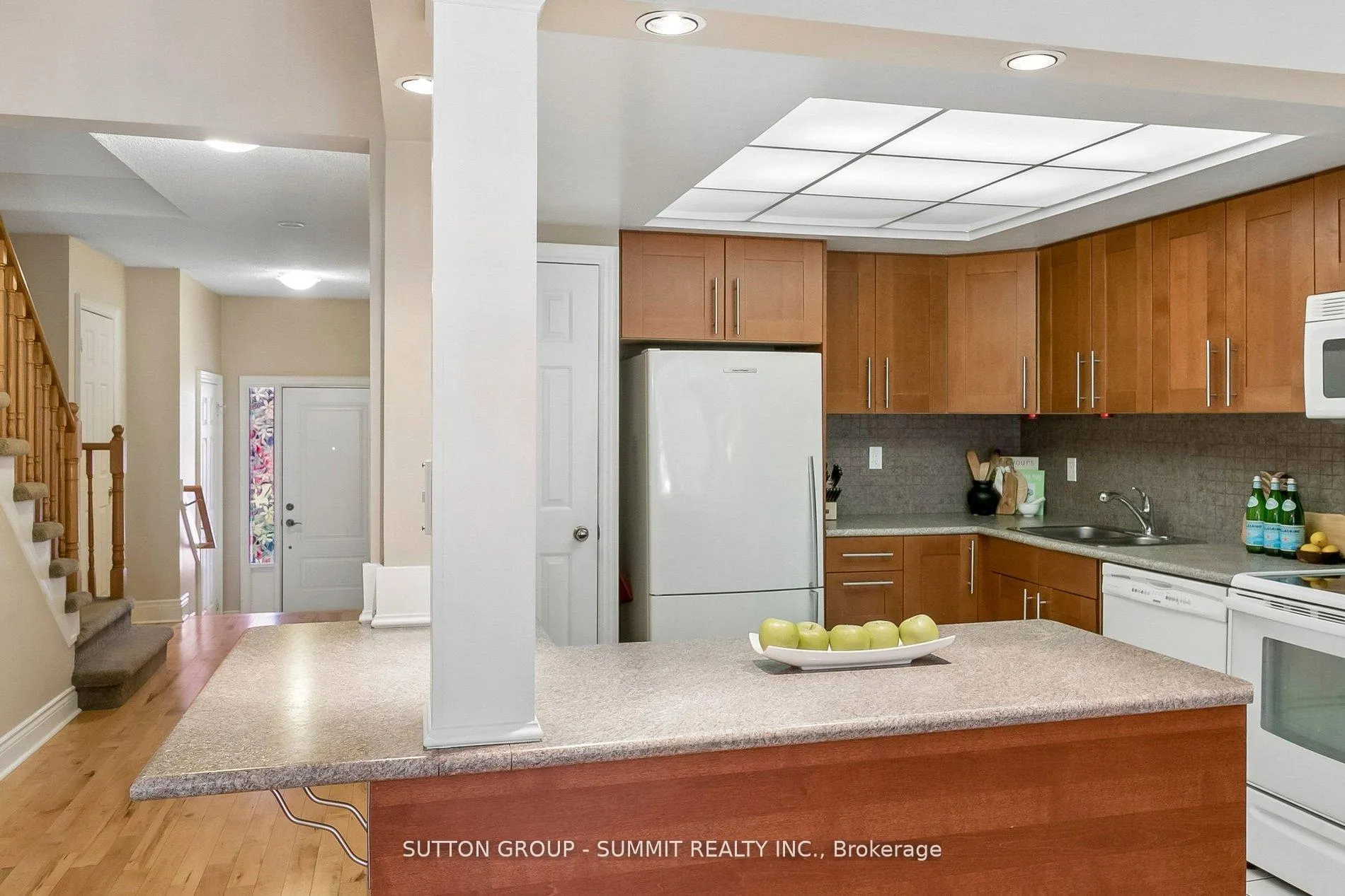 Photo 23 of 10 Tamarack Circle, Etobicoke, Kingsview Village-The Westway — HOMEH