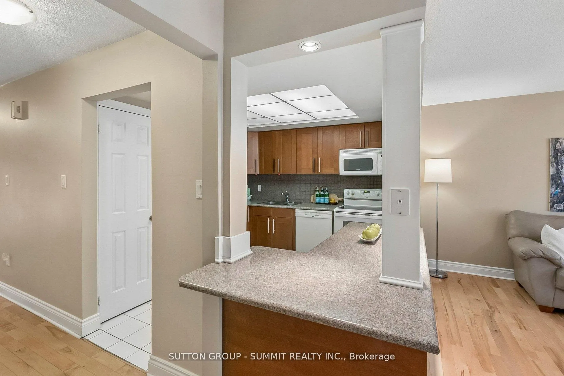 Photo 24 of 10 Tamarack Circle, Etobicoke, Kingsview Village-The Westway — HOMEH