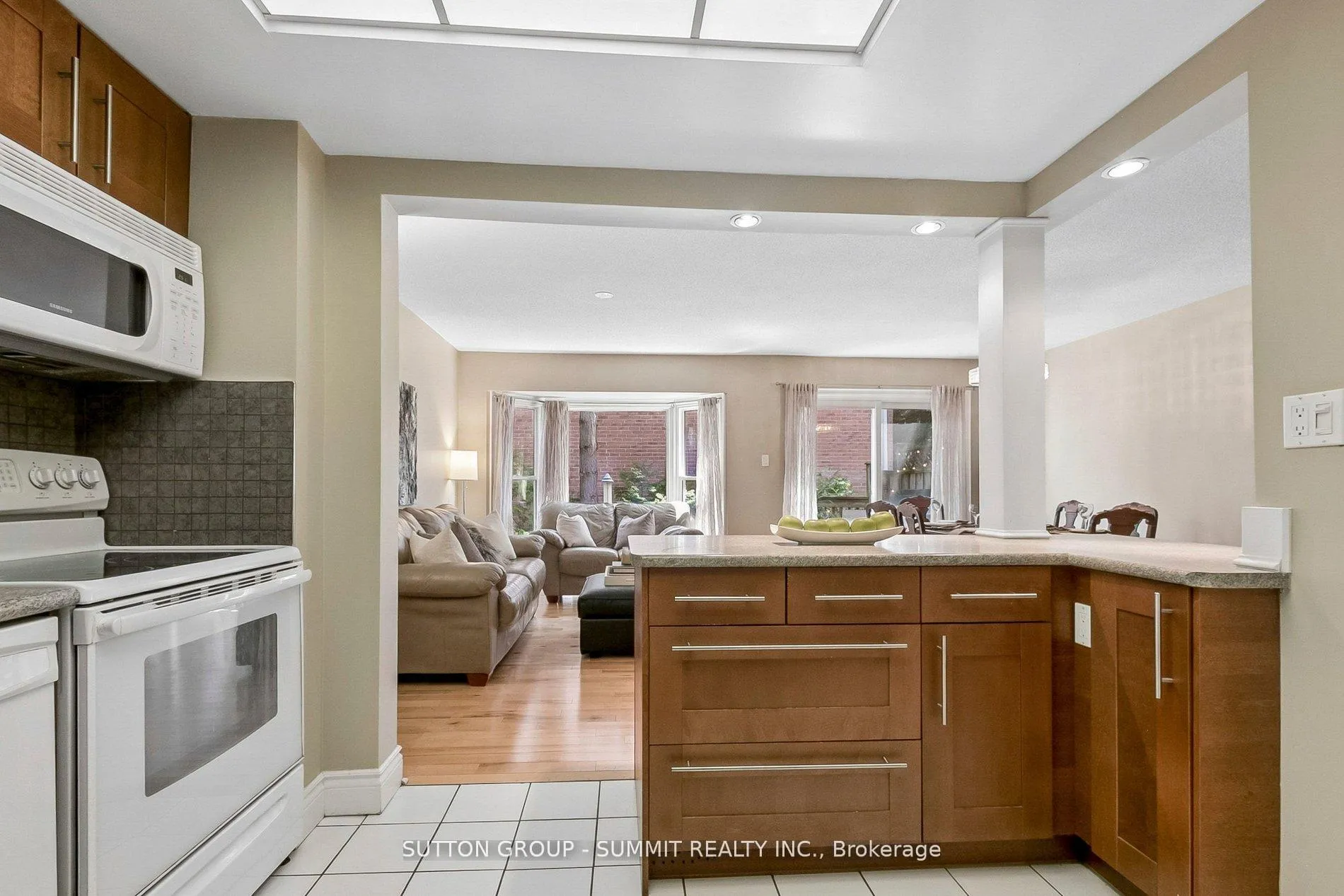 Photo 27 of 10 Tamarack Circle, Etobicoke, Kingsview Village-The Westway — HOMEH