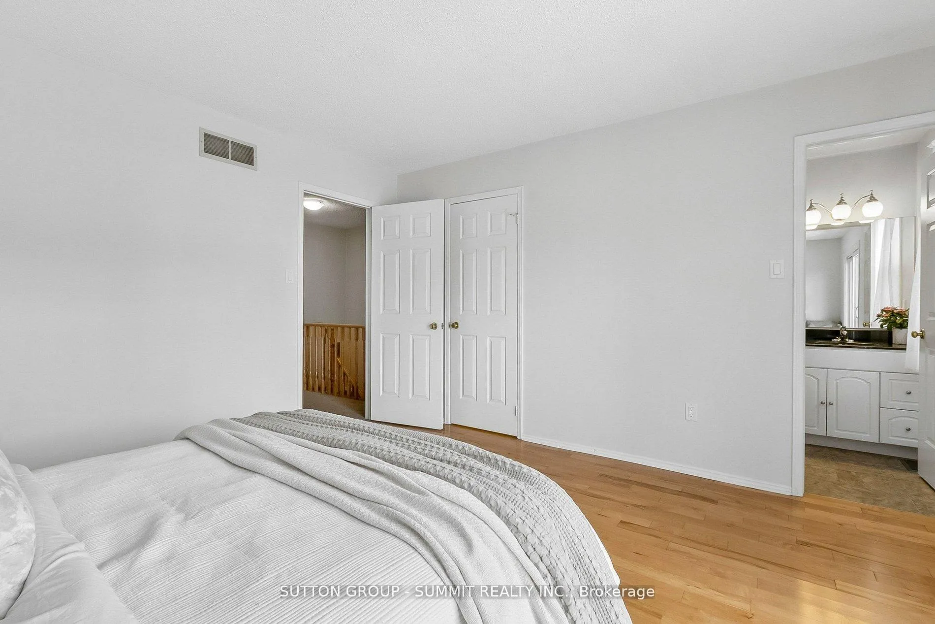 Photo 33 of 10 Tamarack Circle, Etobicoke, Kingsview Village-The Westway — HOMEH