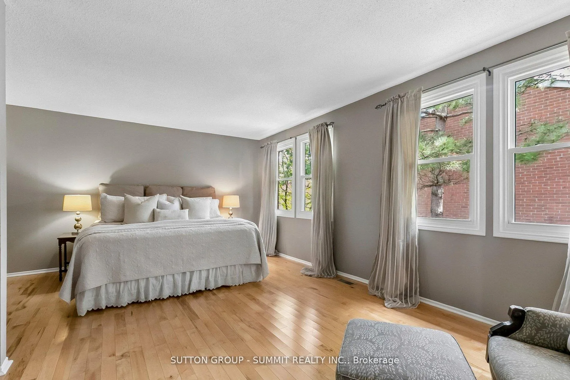 Photo 36 of 10 Tamarack Circle, Etobicoke, Kingsview Village-The Westway — HOMEH