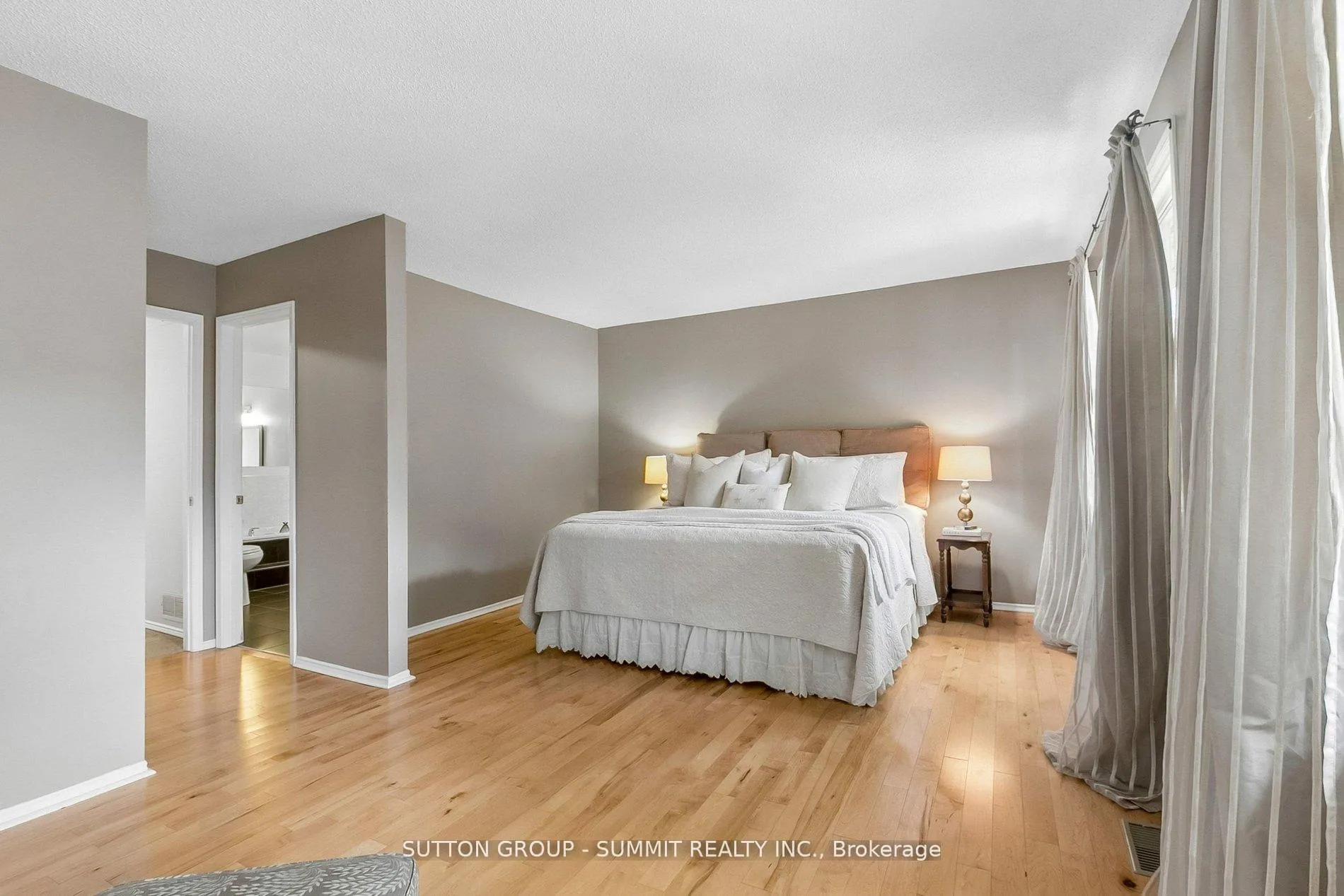 Photo 37 of 10 Tamarack Circle, Etobicoke, Kingsview Village-The Westway — HOMEH
