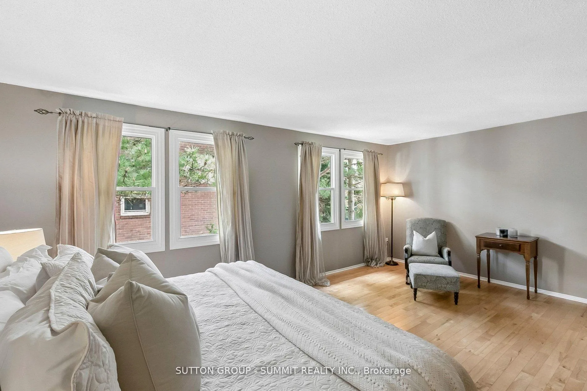 Photo 38 of 10 Tamarack Circle, Etobicoke, Kingsview Village-The Westway — HOMEH